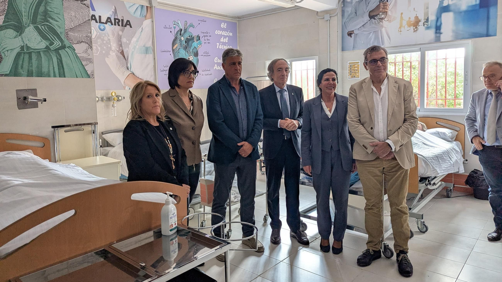 El acto inaugural contó con los delegados Indalecio Sánchez-Montesinos y María José Martín; el alcalde Pedro J. Ramos; concejales y el director Gerente del Área de Gestión Sanitaria Nordeste de Granada y del Hospital de Baza, Pedro Ruiz Lorenzo.