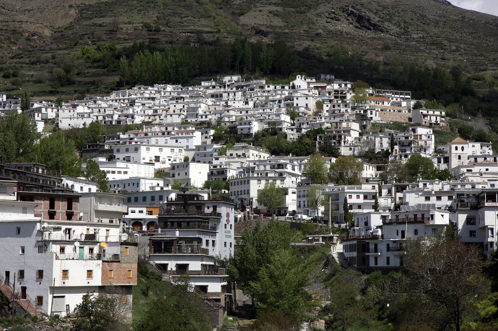 El sábado 22 y domingo 23, el precioso y conocido pueblo granadino dará rienda suelta a su idilio con su jamón