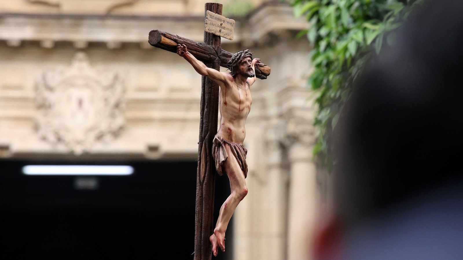 Las Viñas y El Cristo vuelven a sus templos