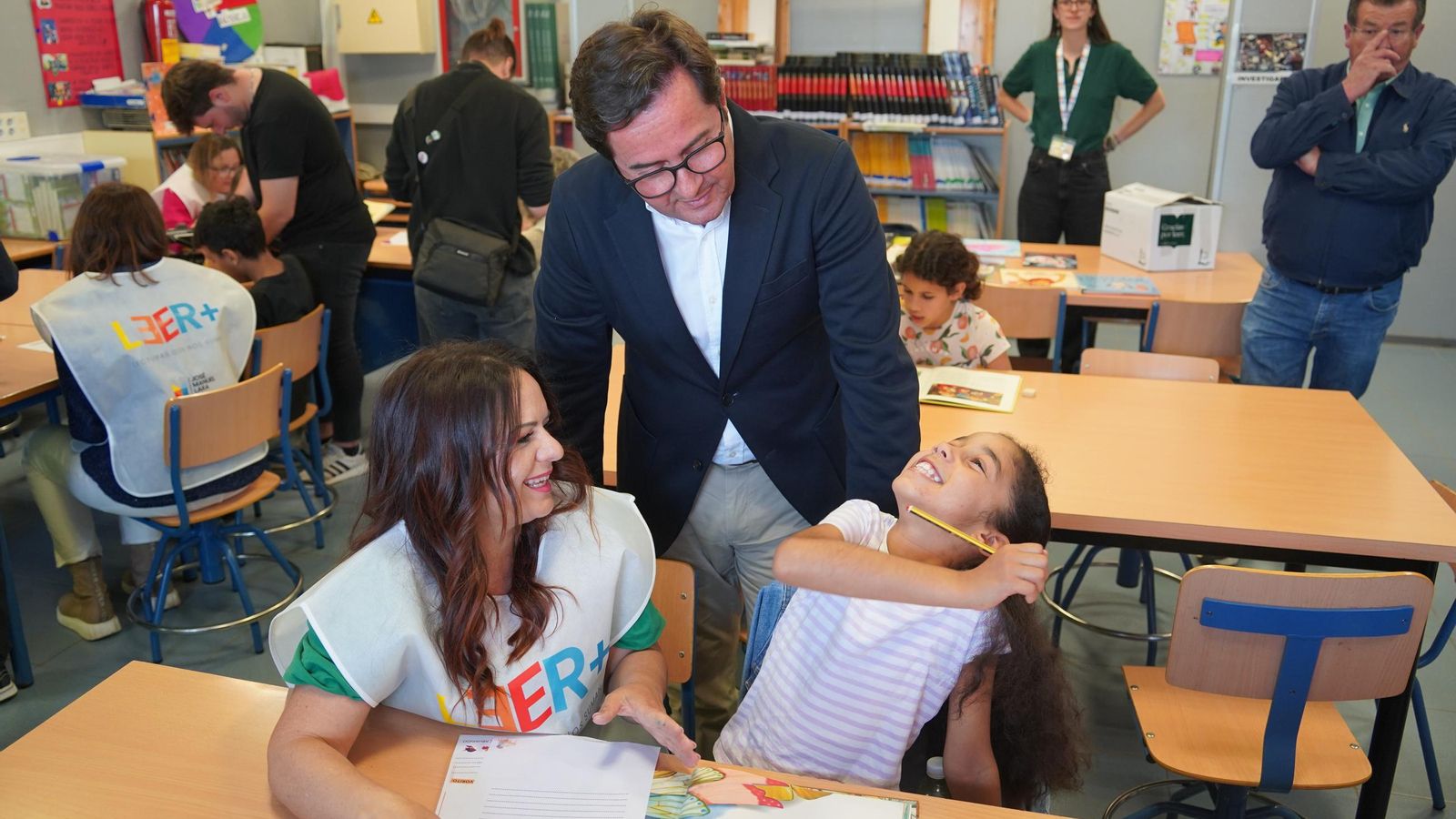 LEER+ se desarrolla en centros educativos a través de sesiones semanales.