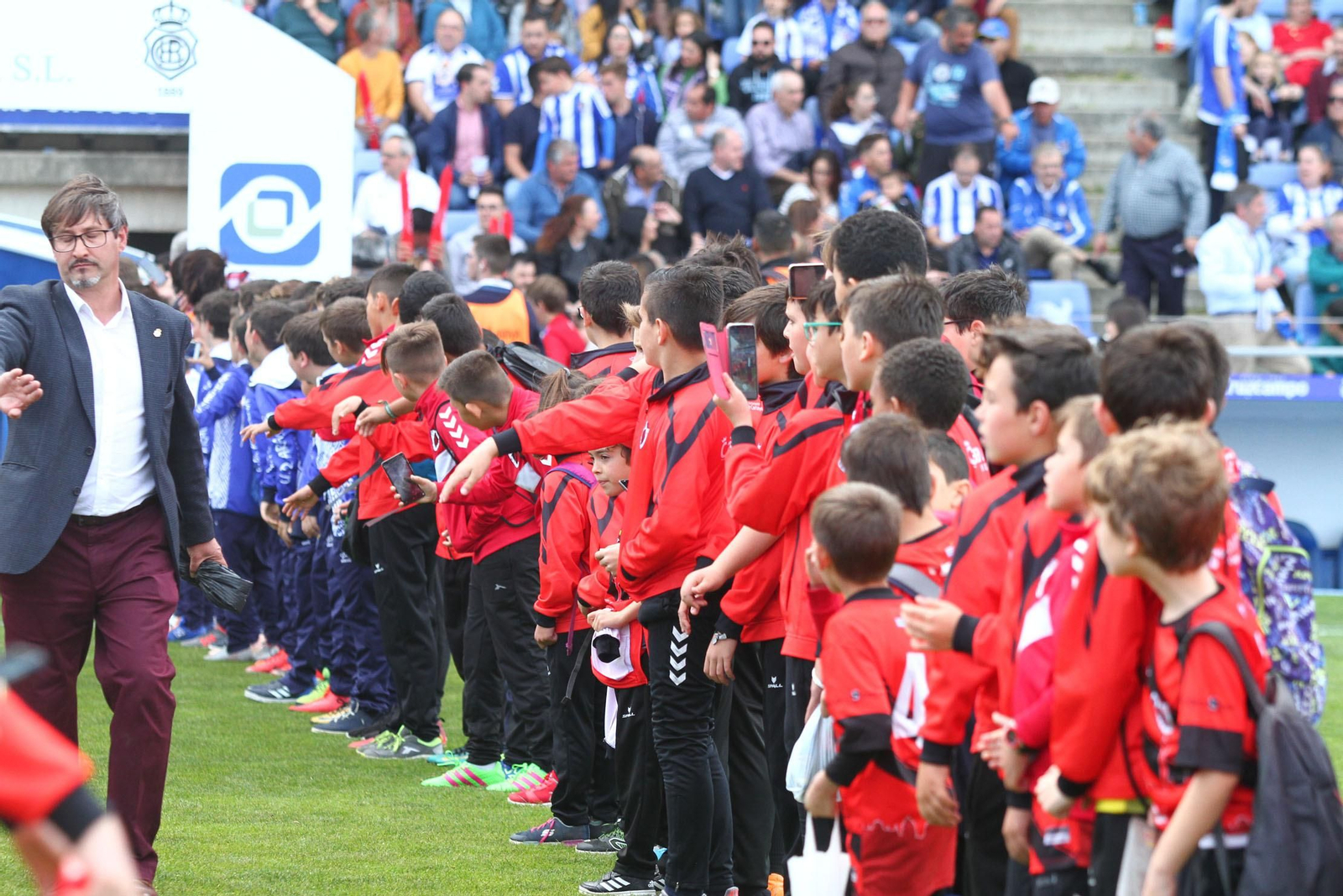 Ambientazo en las gradas del Recreativo de Huelva y el San Fernando