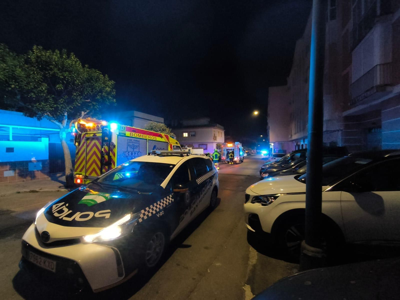 Policía y bomberos extinguieron el incendio.