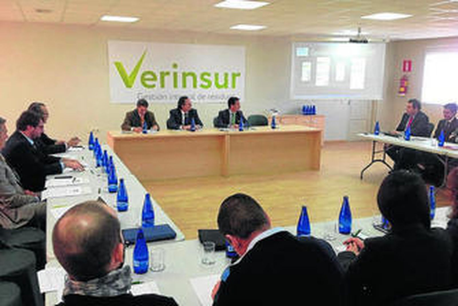 Un instante de la reunión de la comisión de investigación de la CEC.