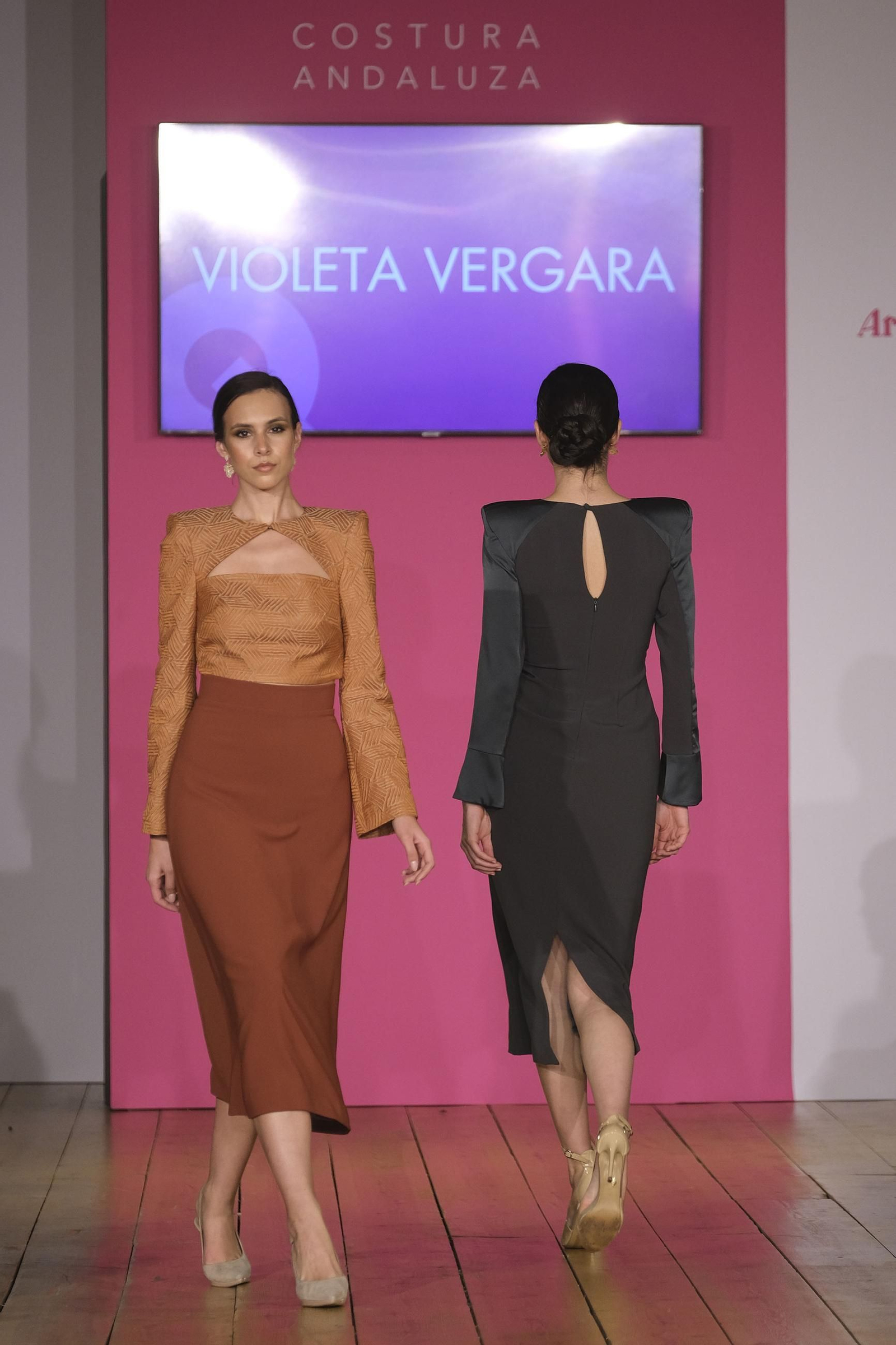 Sobriedad y minimalismo en las invitadas de Violeta Vergara