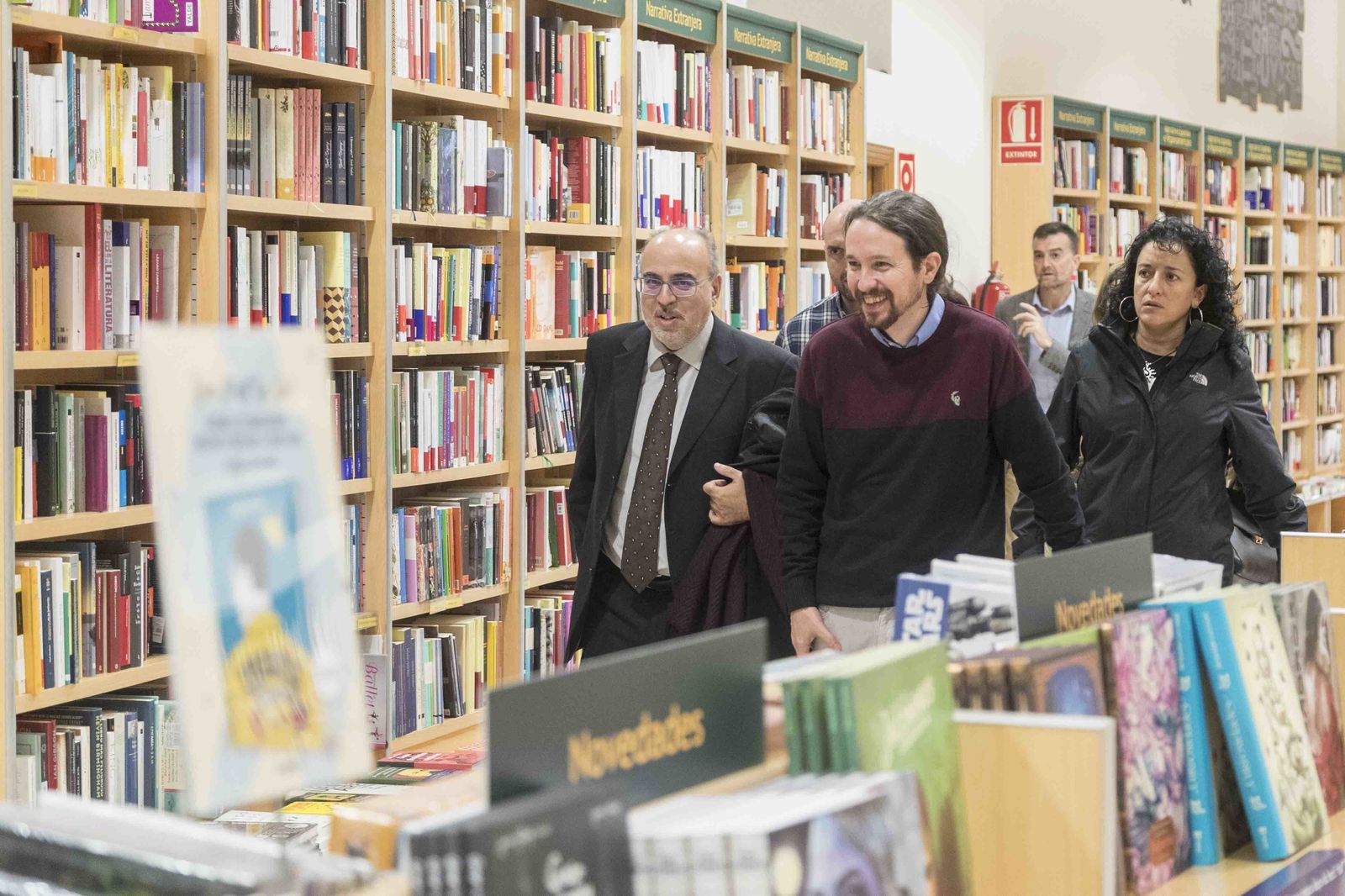 Enric Juliana y Pablo Iglesias, en la Casa del Libro de Sevilla.