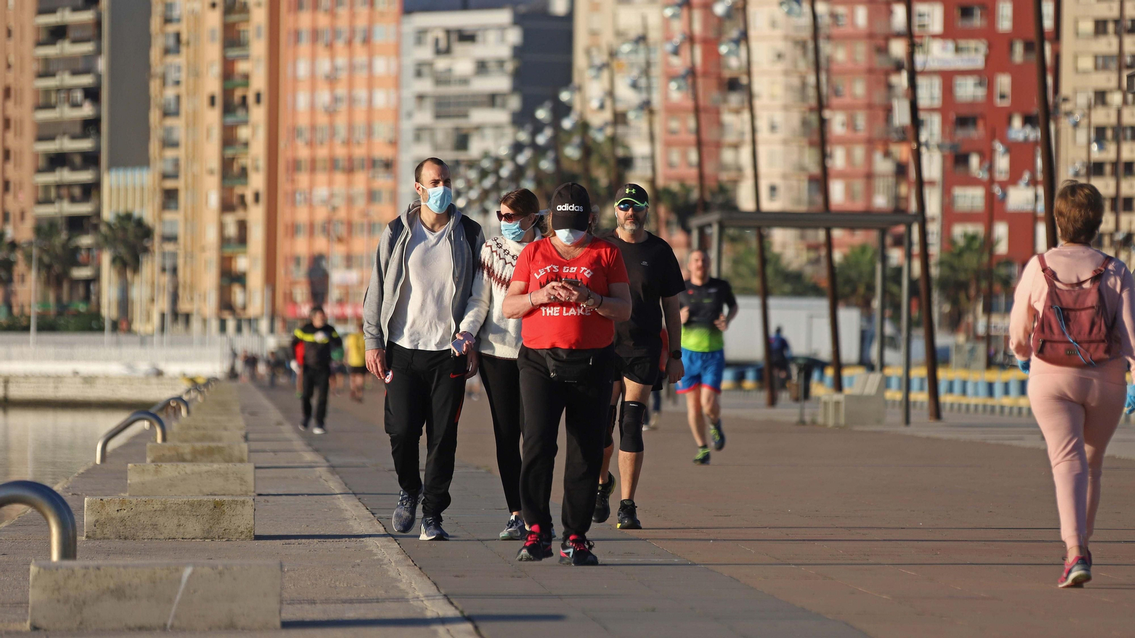Deportistas y mayores vuelven a la calle en Algeciras