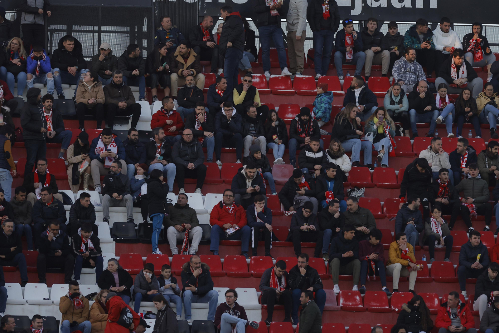 Búscate en las fotos del Sevilla-Elche