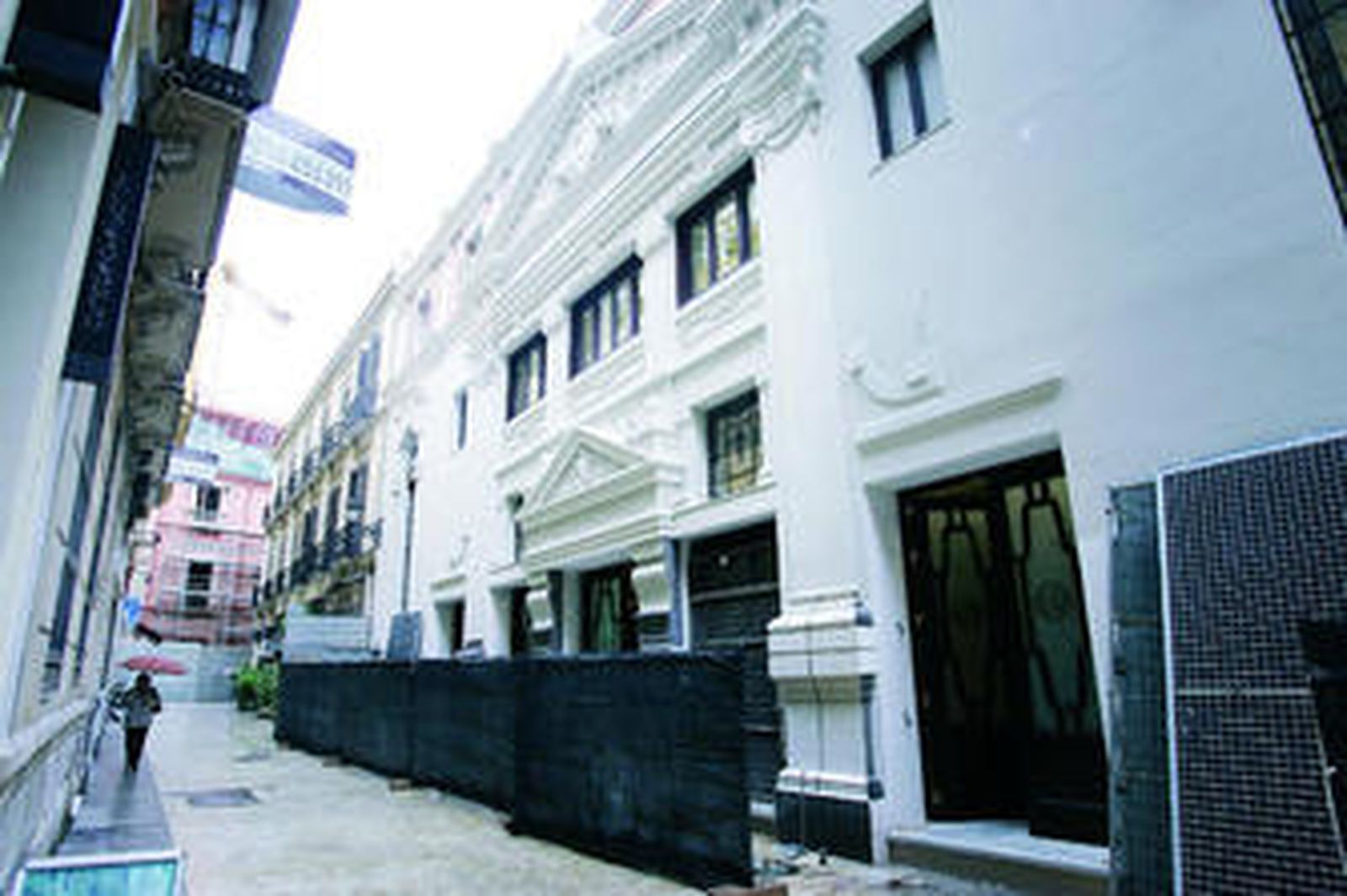 Fachada del Teatro Echegaray, ya restaurada, en una imagen reciente.