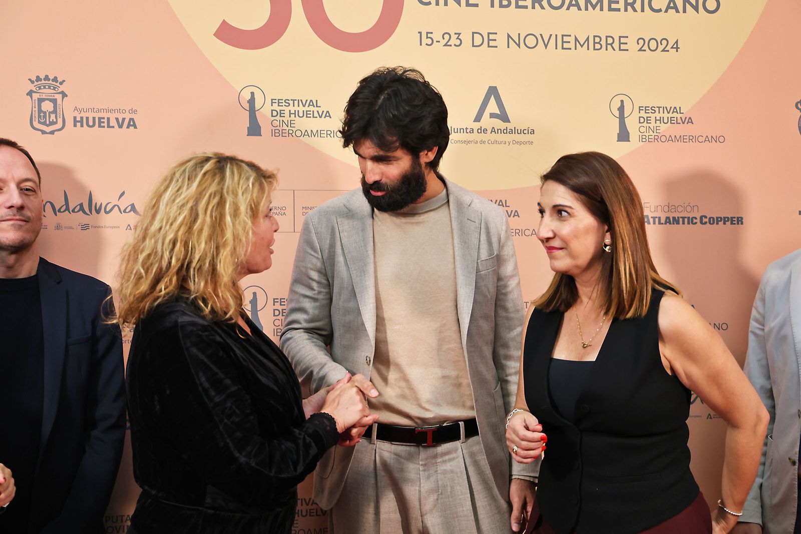 Imágenes de la entrega del Premio Luz del Festival de Cine Iberoamericano a Rubén Cortada
