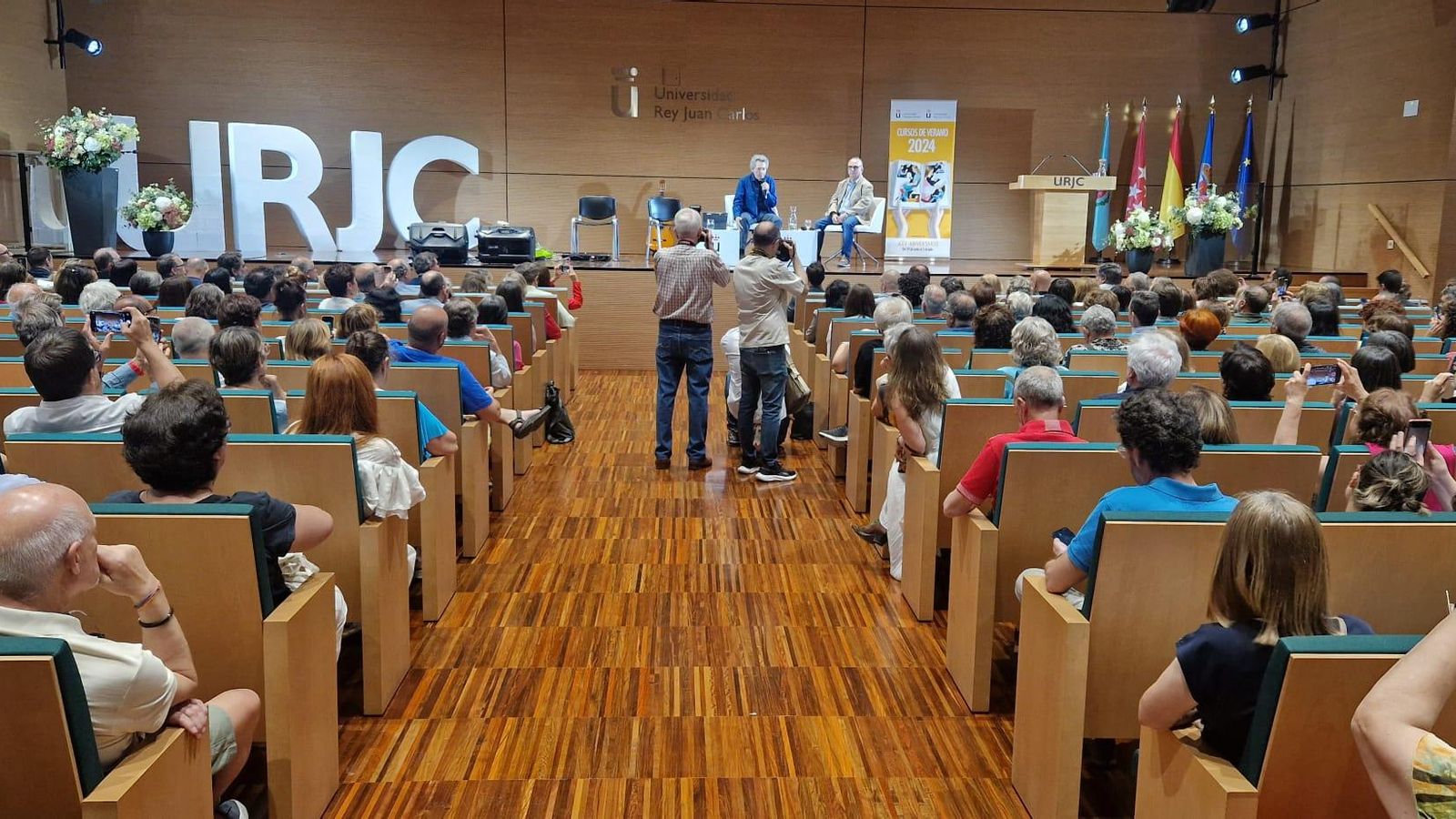 Miguel Ríos inaugura los cursos de verano de la Universidad Rey Juan Carlos en Aranjuez