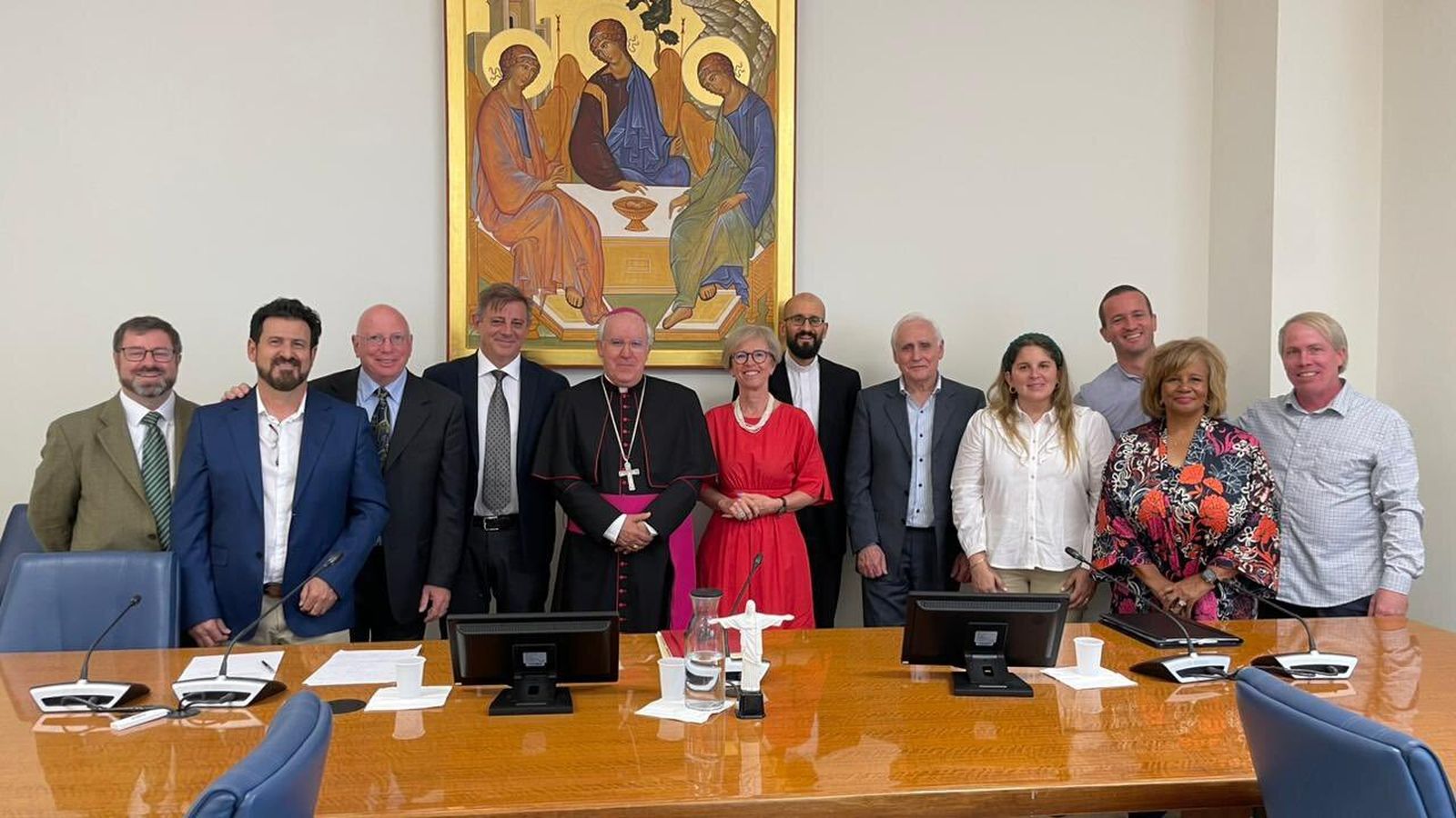 Saiz Meneses junto a los representantes del movimiento