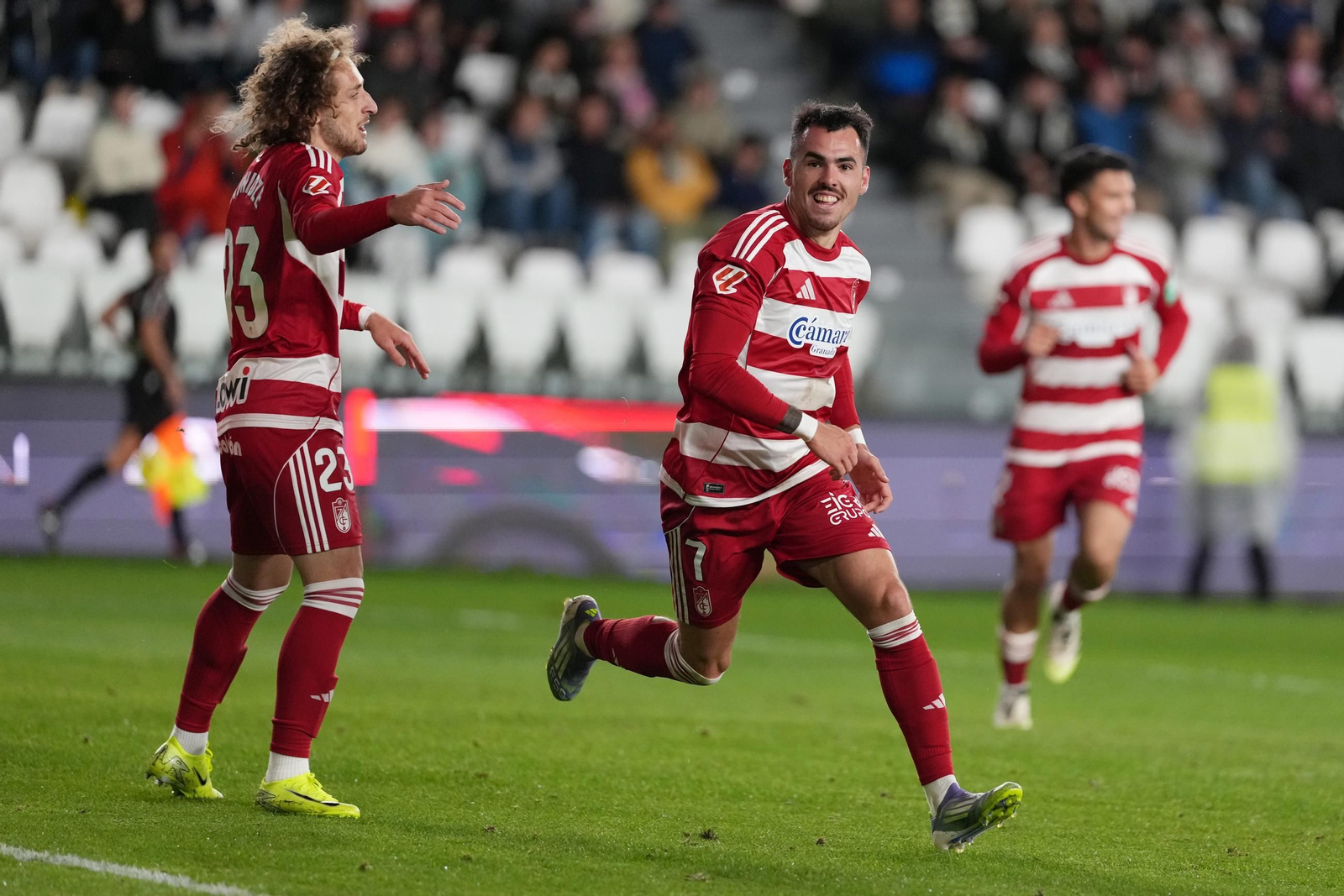 Álex Sola celebra el tanto anotado ante el Burgos.