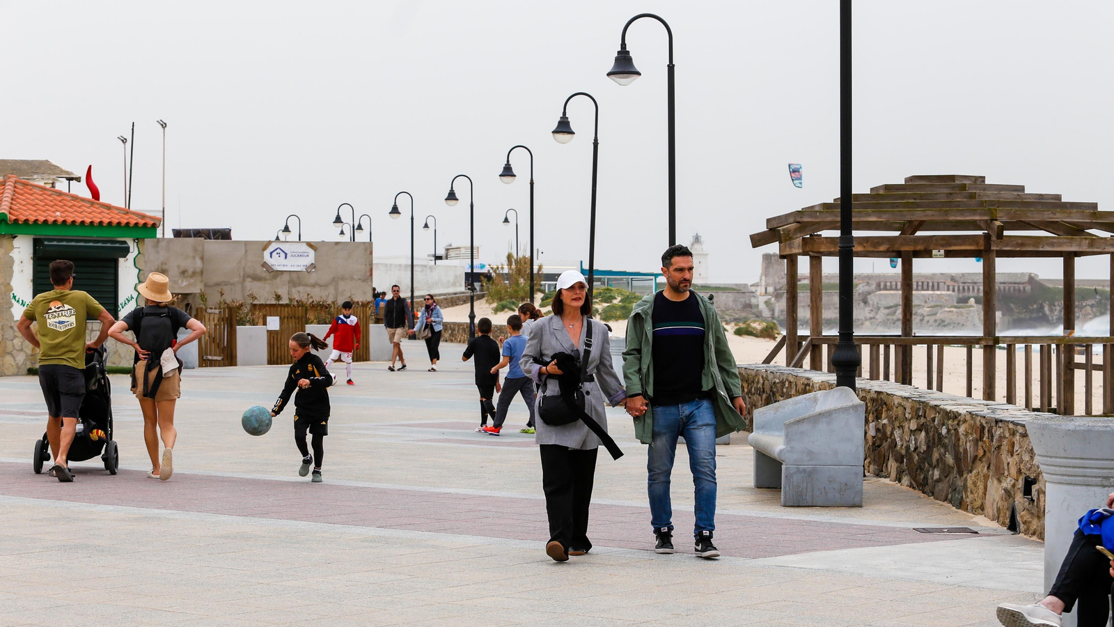 Un día de levante en Tarifa, en imágenes
