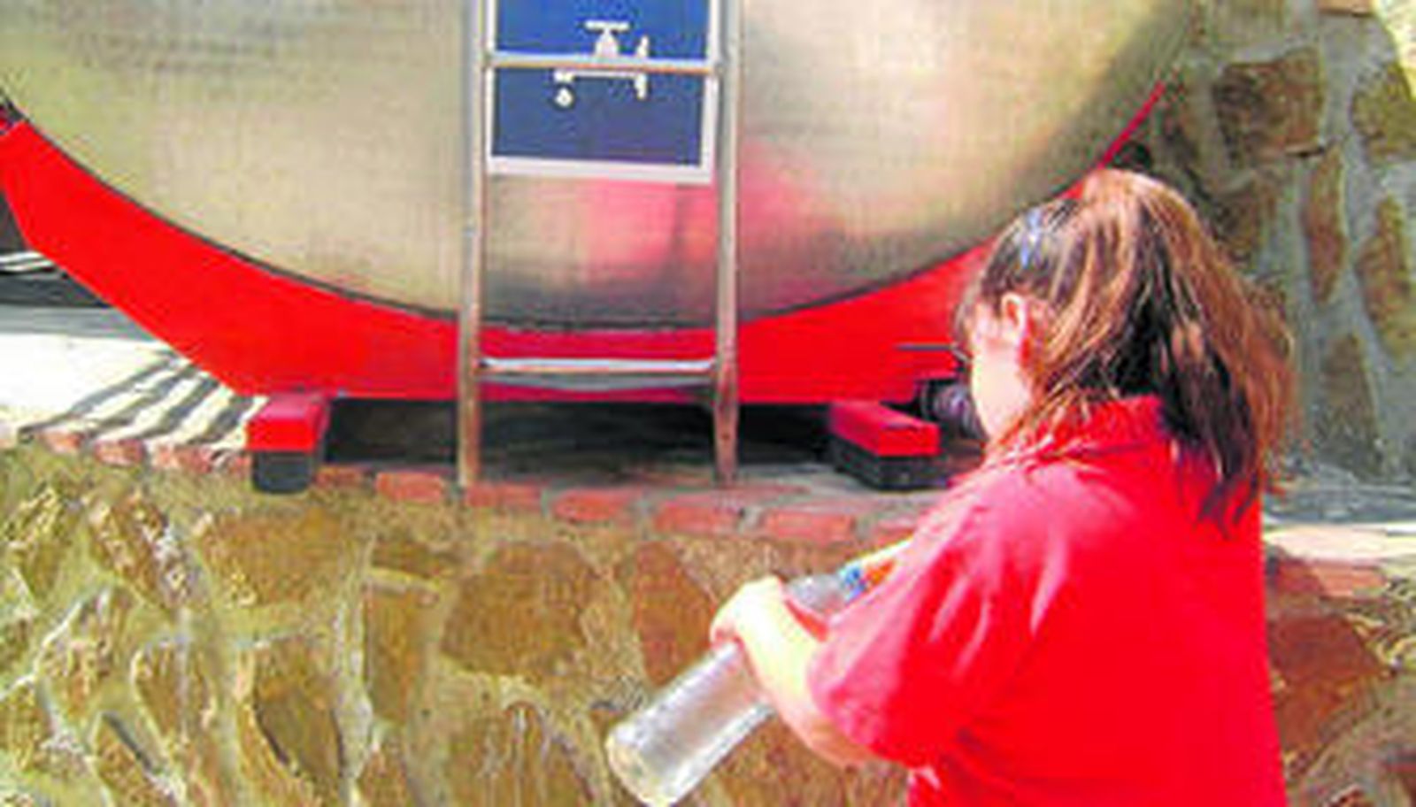 Una treintena de pueblos de la provincia carece de una red de acceso de agua potable.