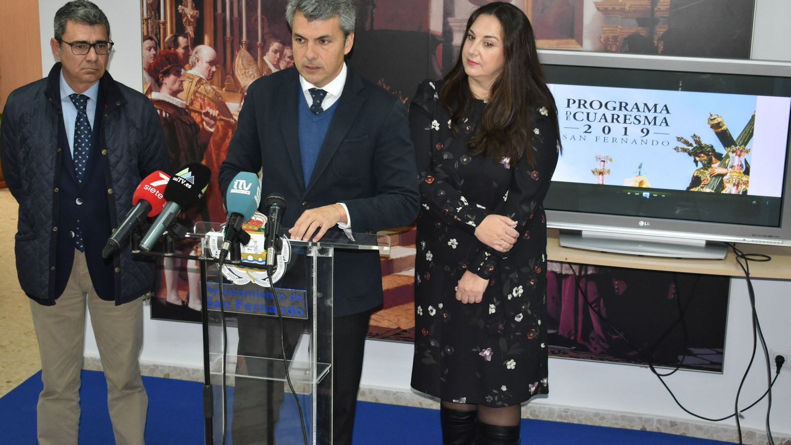De izquierda  a derecha, Manuel Sánchez Casas, Fran Romero y Begoña Castro durante la presentación de la guía de la Cuaresma de 2019.
