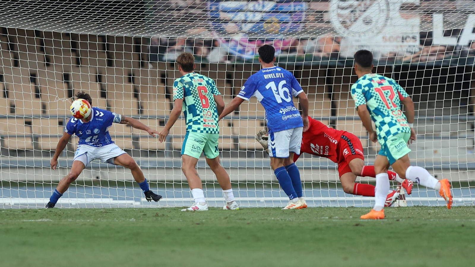 Imágenes del Xerez DFC contra el Yeclano Deportivo en Chapín