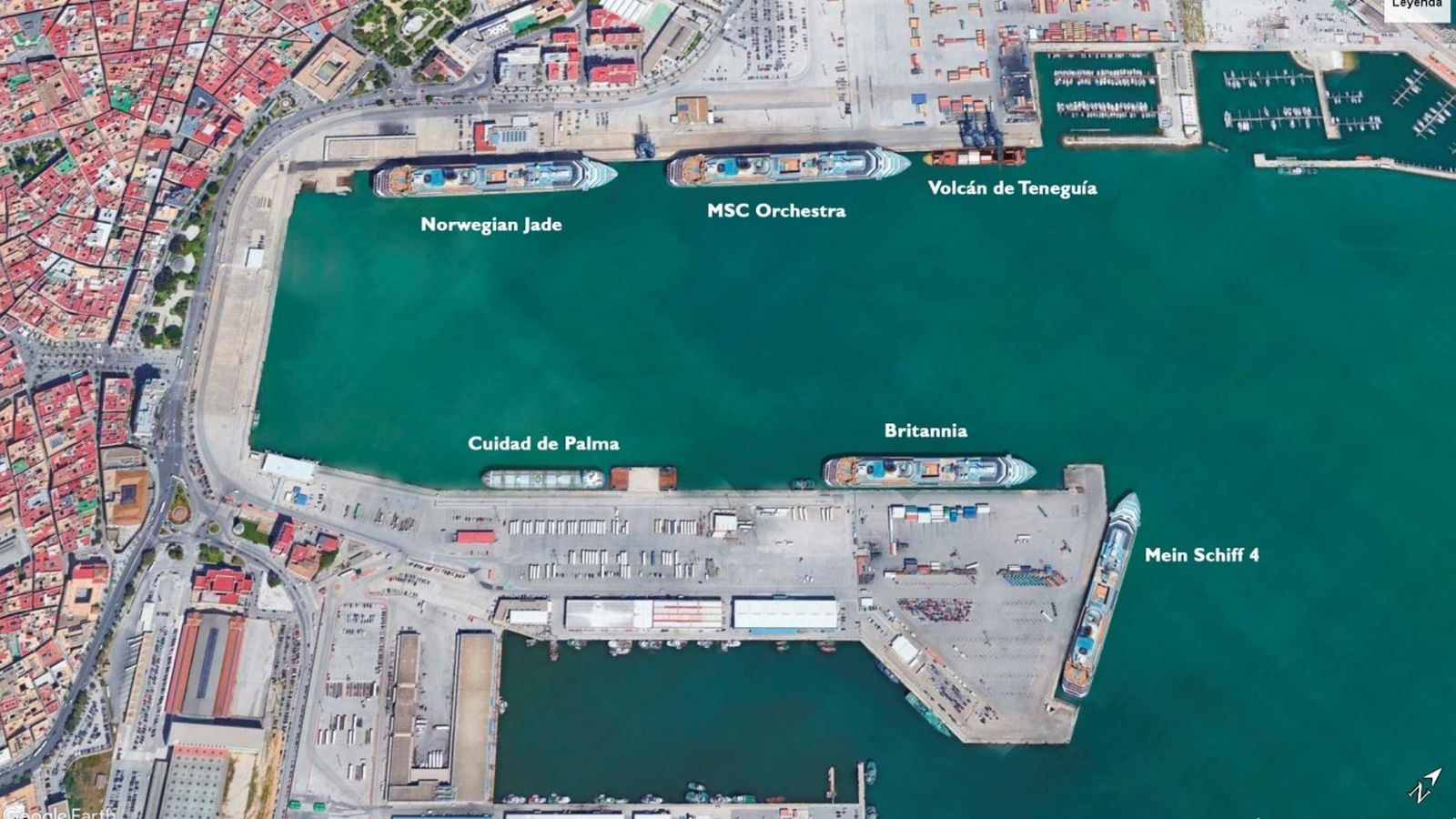 Disposición que los cruceros tendrán el martes en el puerto de Cádiz.