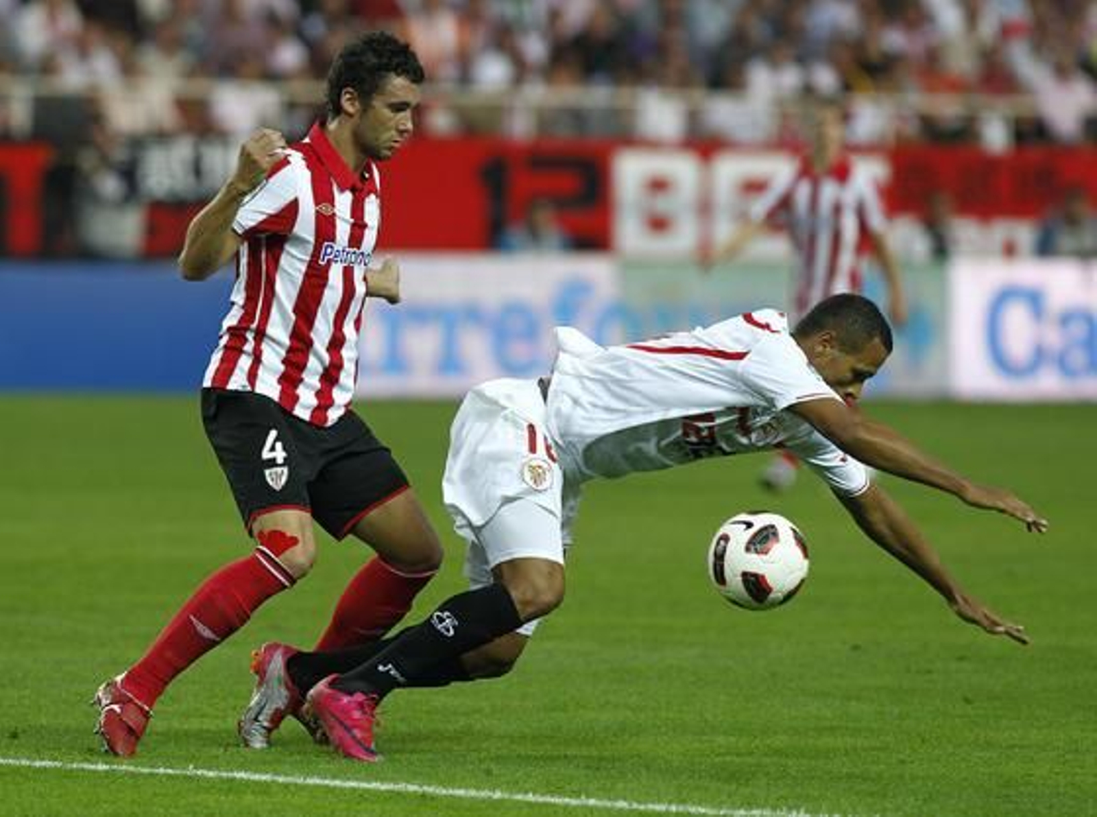 El Sevilla vence 4-3 al Athletic de Bilbao en el Sánchez Pizjuán con dos goles de Luis Fabiano y dos de Kanoute de penalti. / Antonio Pizarro