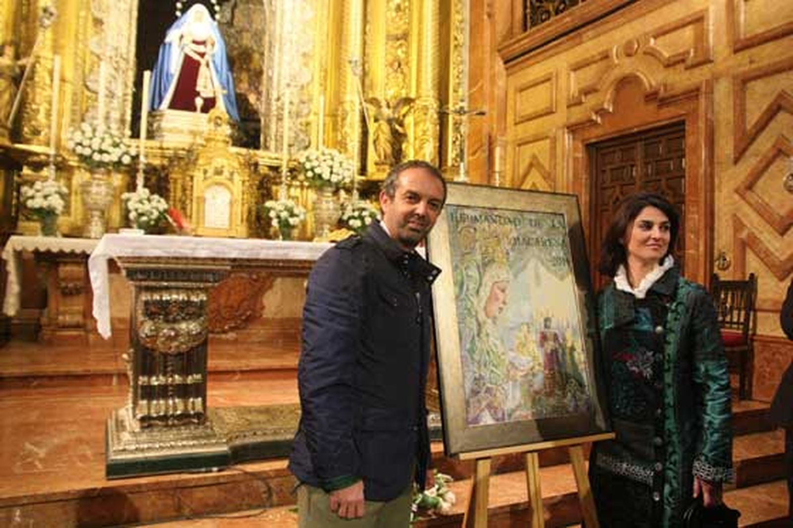 La autora junto a su marido, Javier Corro, asistente emocionado al acto.

Foto: ascarrasco