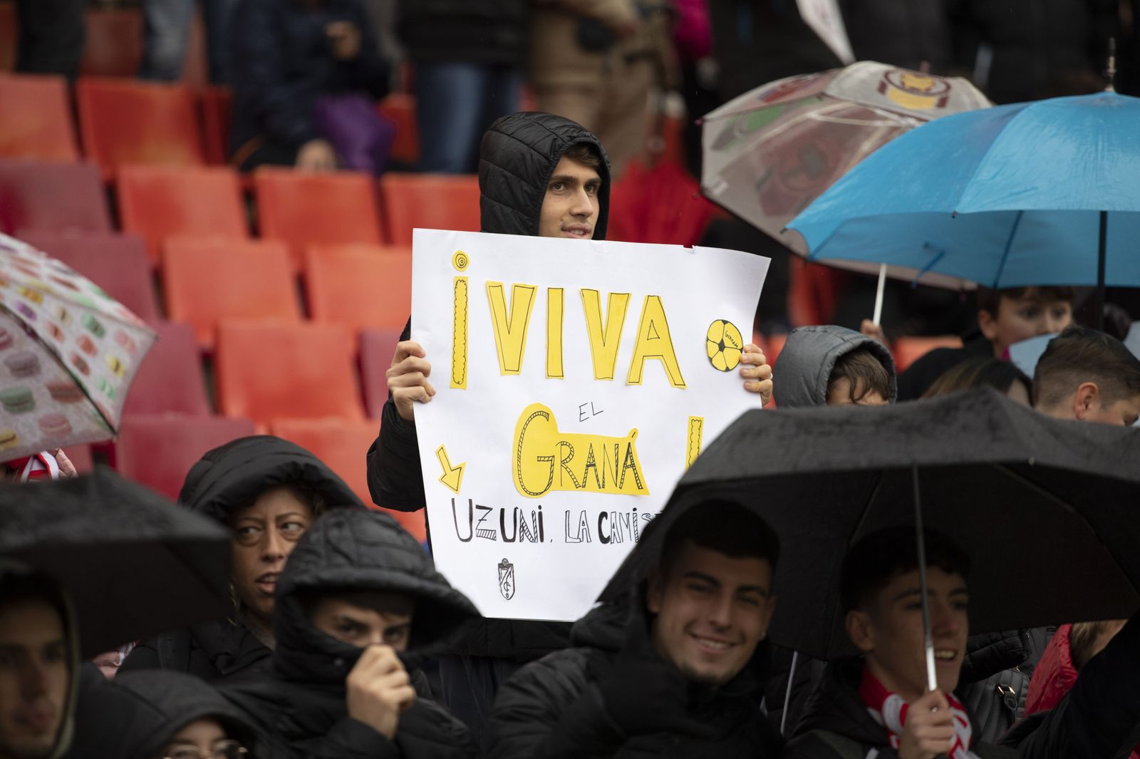 Las mejores imágenes del entrenamiento con público del Granada CF