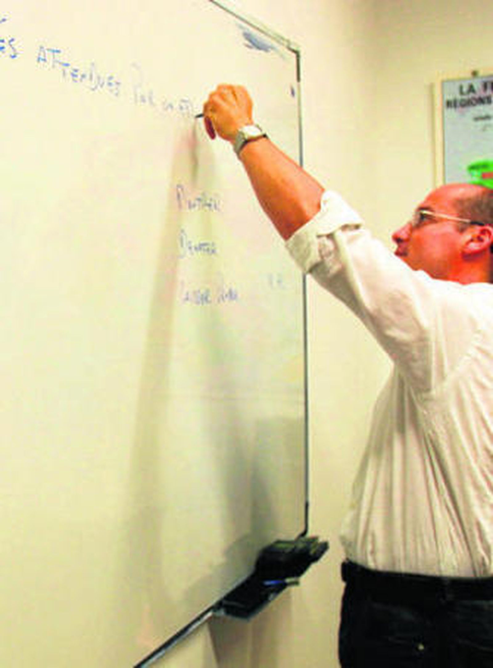 Profesor de francés en clase.