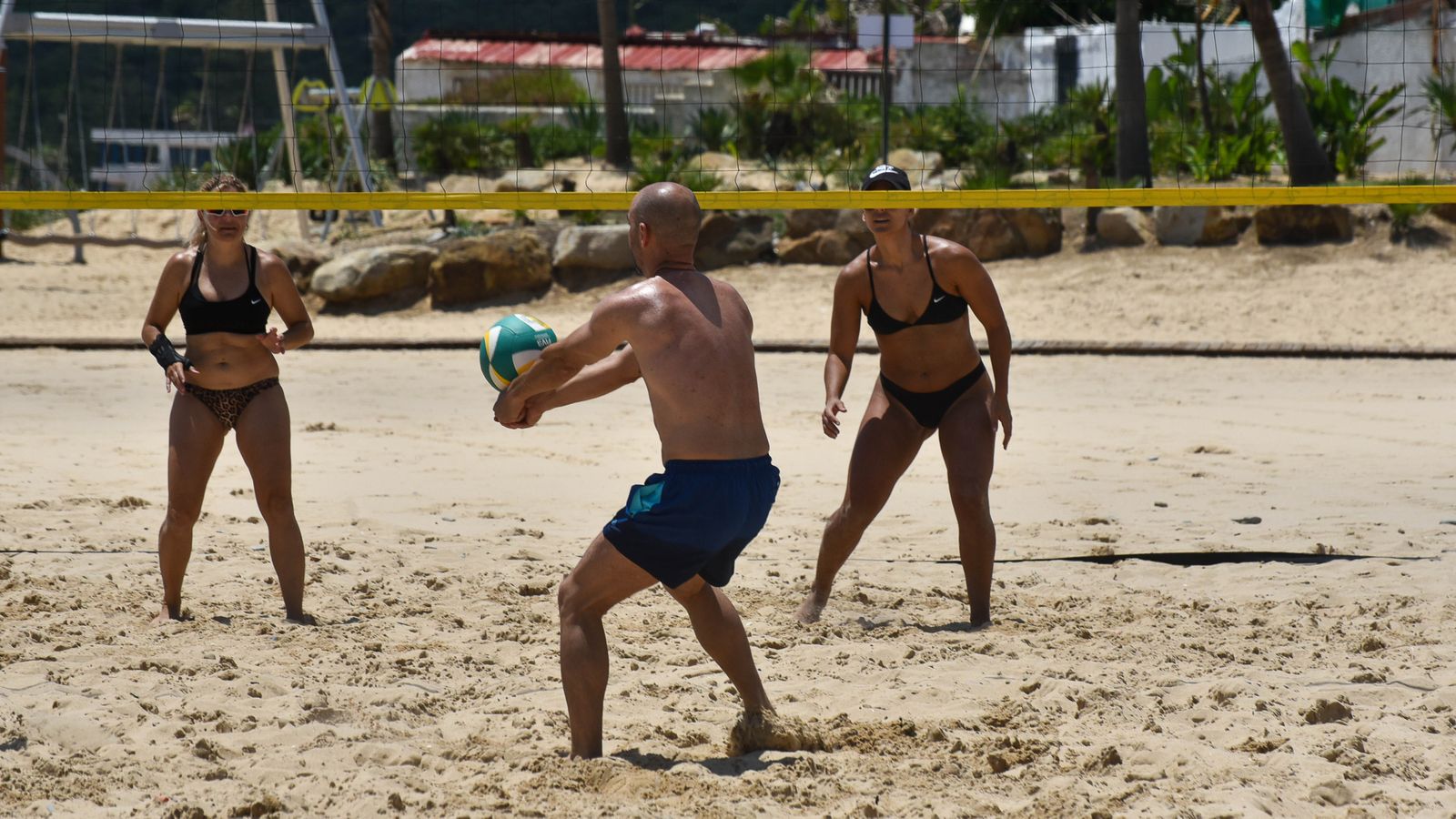 VII Outlet Surfero Solidario en la playa de Getares