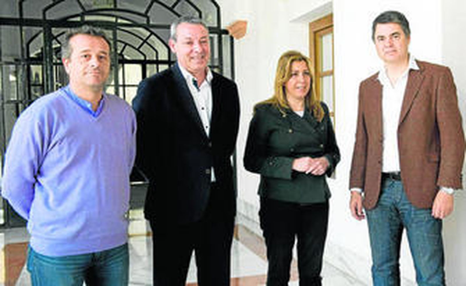José Antonio Castro, de IU; Álvarez de la Chica, PSOE; Susana Díaz, consejera de la Presidencia, y Carlos Rojas, de PP, ayer en el Parlamento.