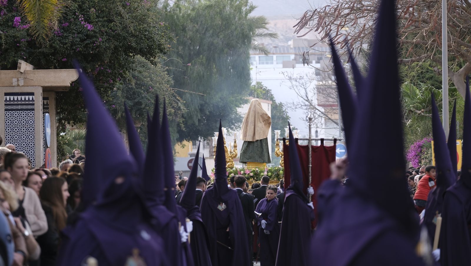 La procesión del Encuentro por las calles de Almería, en imágenes