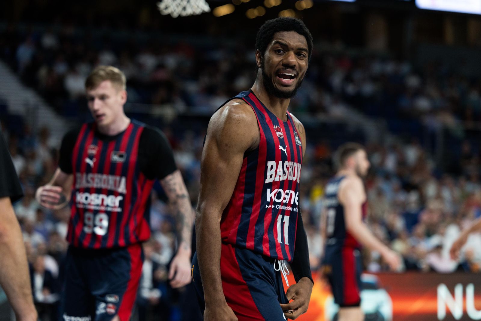 El Real Madrid sufre pero gana al Baskonia (82-76)