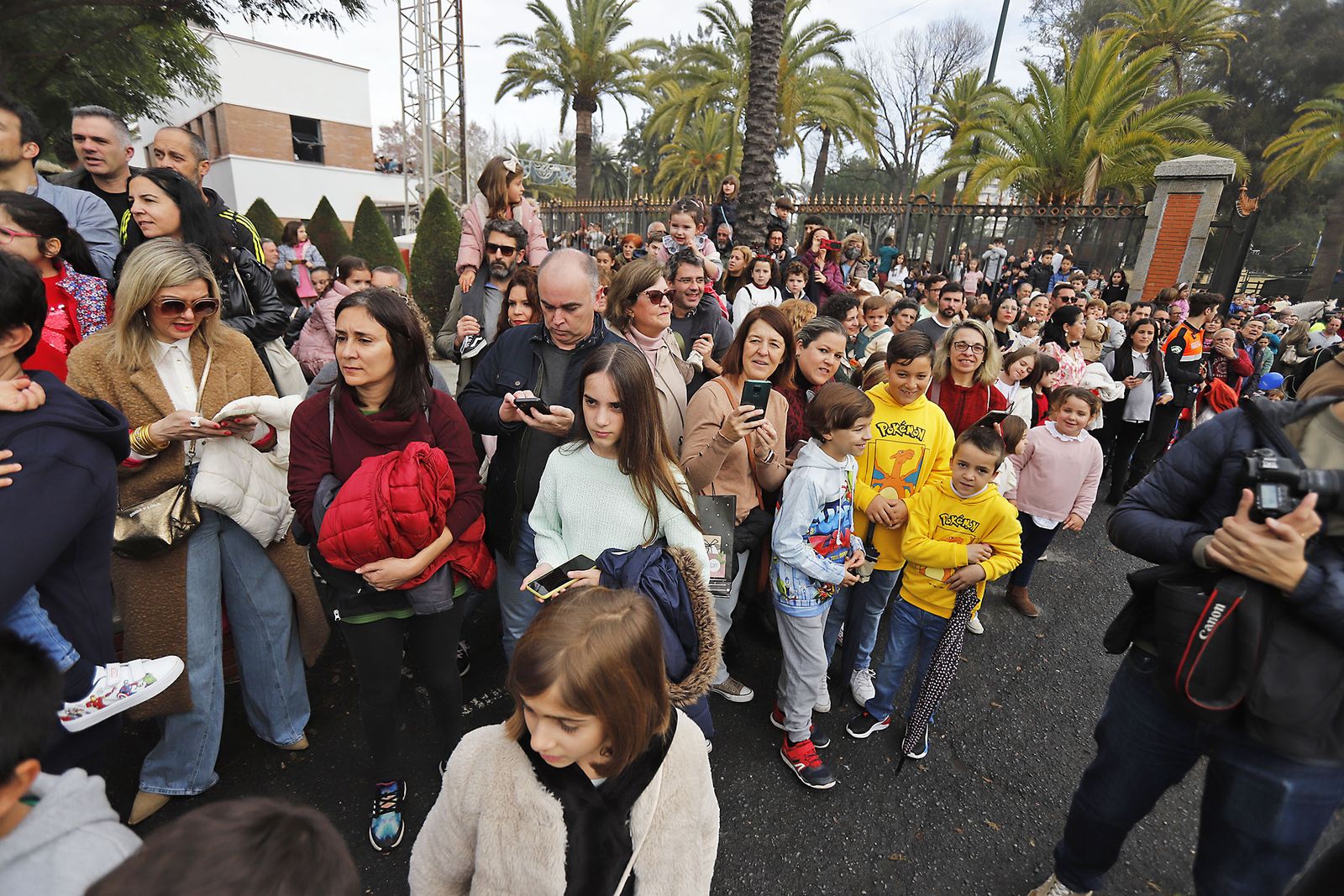 Imágenes de la mágica llegada de los Reyes Magos y la Estrella de la Ilusión a Huelva en barco