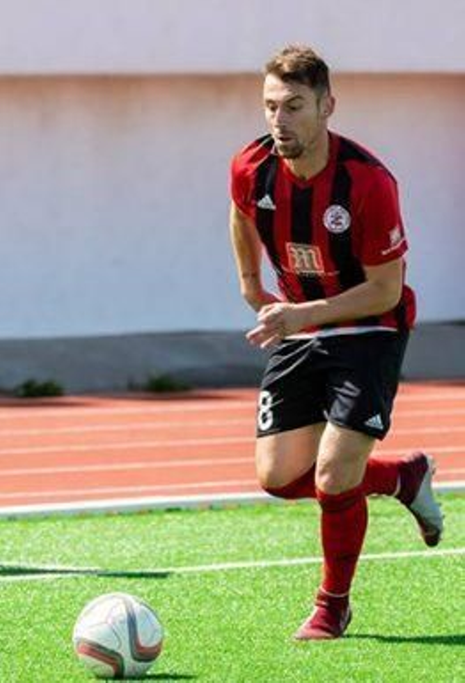 Marcos Pérez, en acción durante un partido con el Lincoln Red Imps FC.