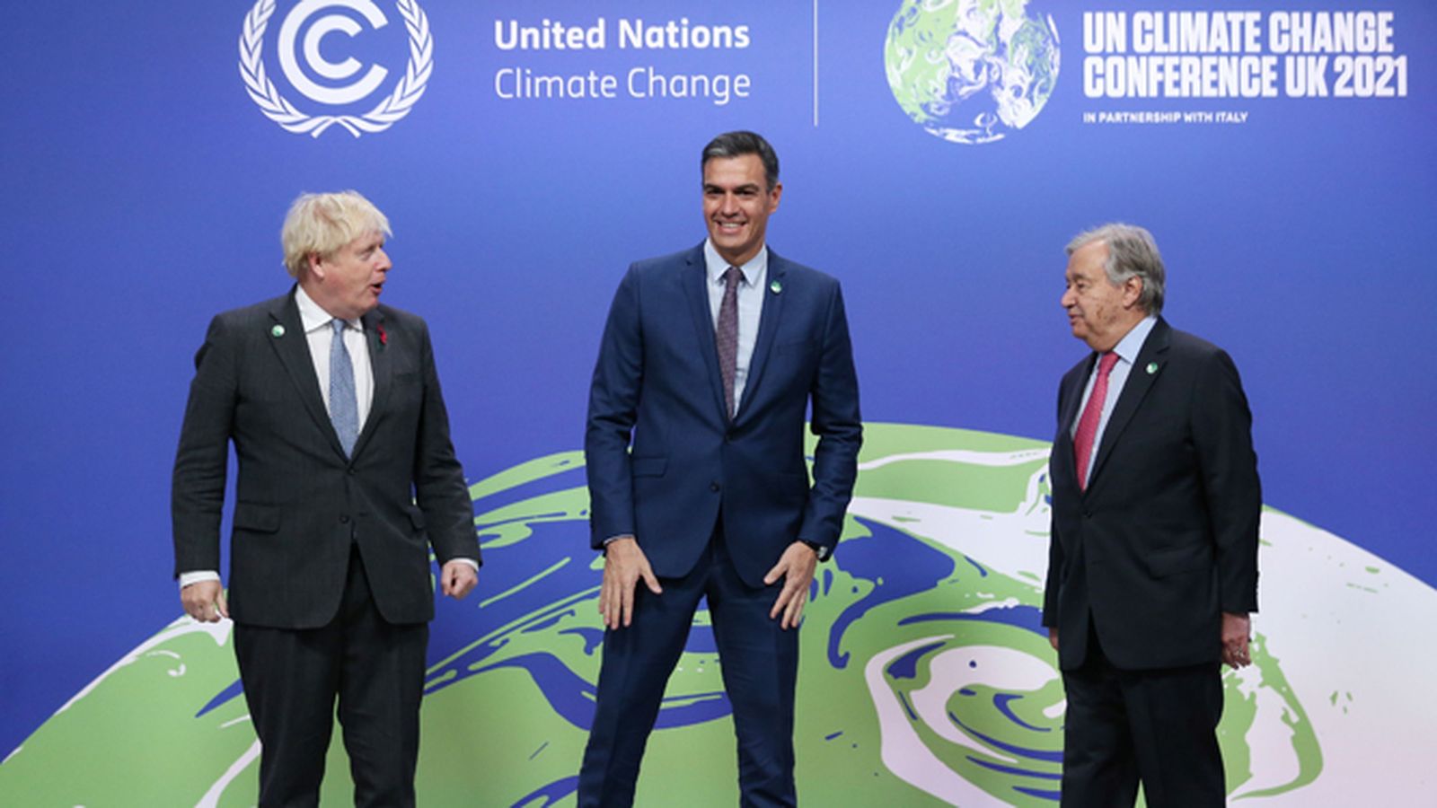Boris Johnson, Pedro Sánchez y Antonio Guterres, este lunes en Glasgow.