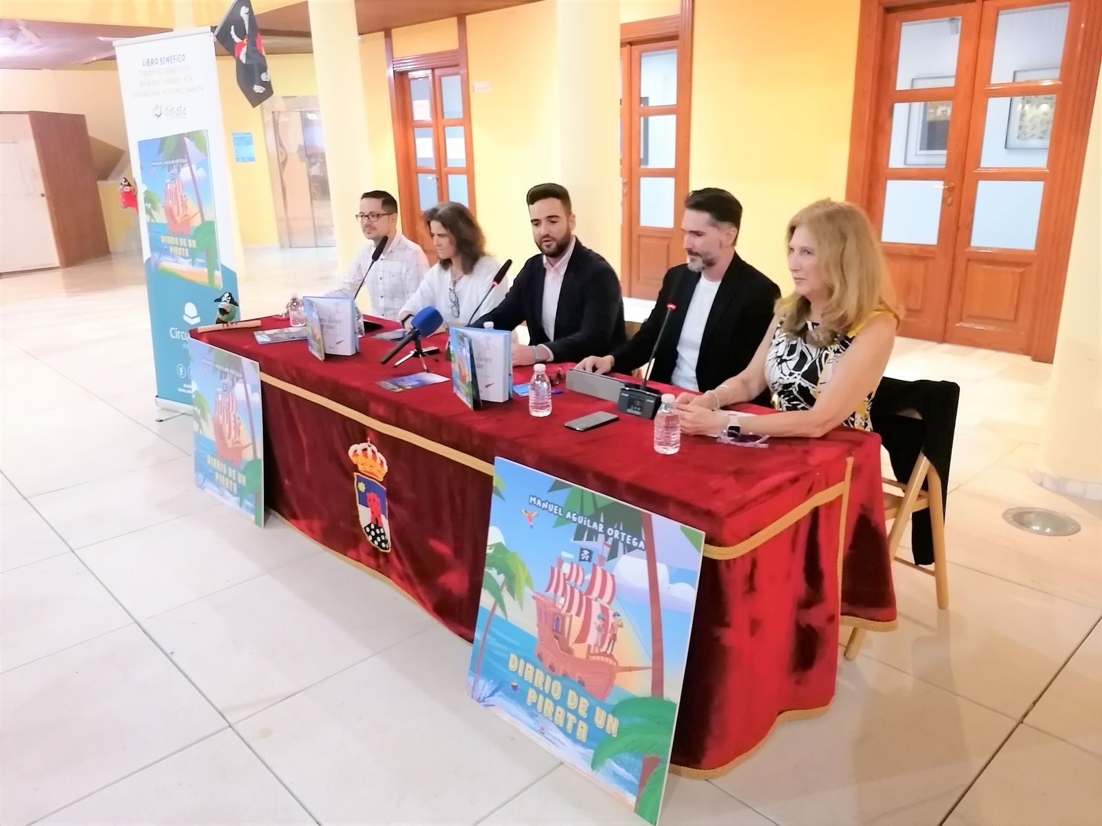 Manuel Aguilar Ortega durante la presentación del cuento.