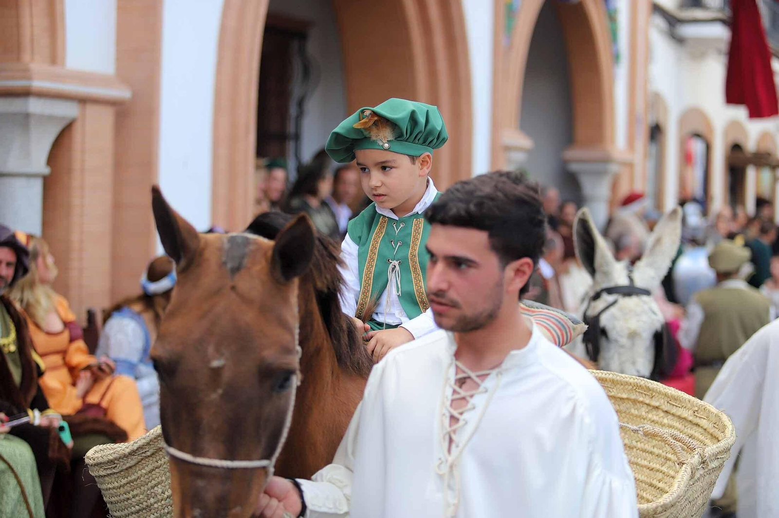 Imágenes del gran ambiente en la Feria Medieval de Palos de la Frontera, Huelva