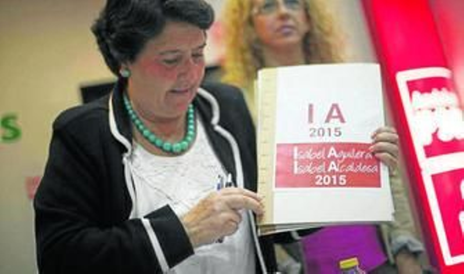 Josefa Becerra durante la presentación de los avales de la candidatura de Isabel Aguilera.
