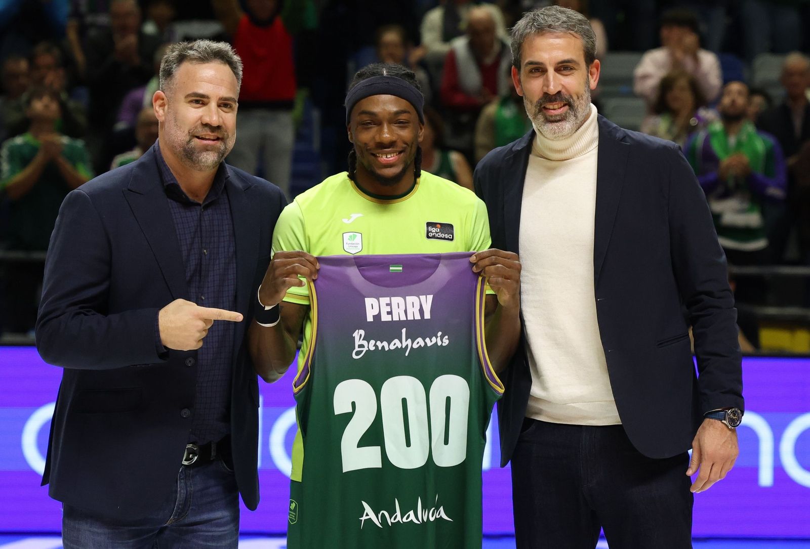 Cabezas y Berni, con Perry.