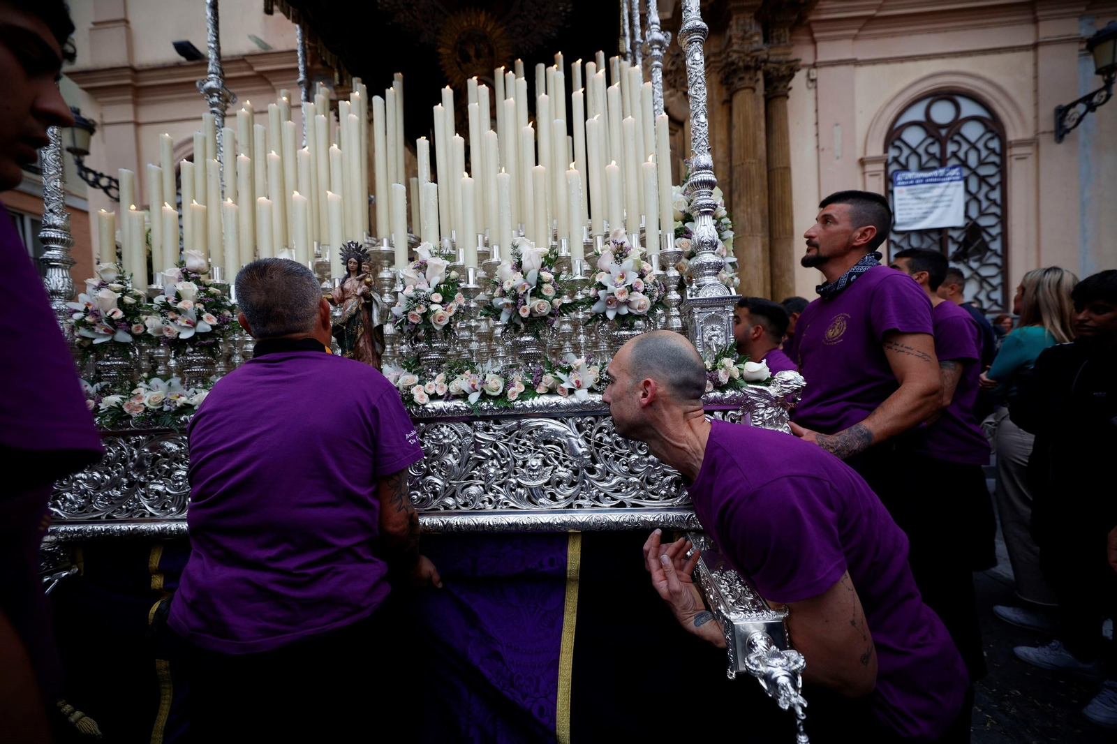 Las imágenes de la cofradía de Columna en la Semana Santa  de Cádiz 2023