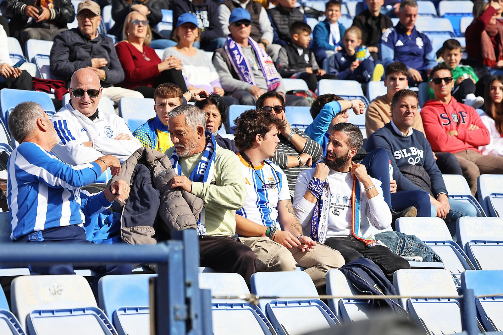 Búscate en las gradas en el Nuevo Colombino en el Recreativo de Huelva - Atlético Antoniano