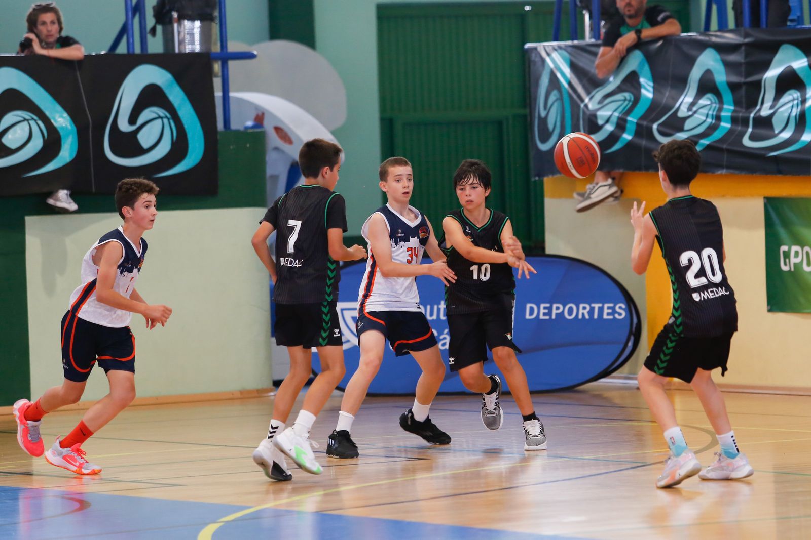 Las fotos de la penúltima jornada del Cadeba mini-masculino de La Línea