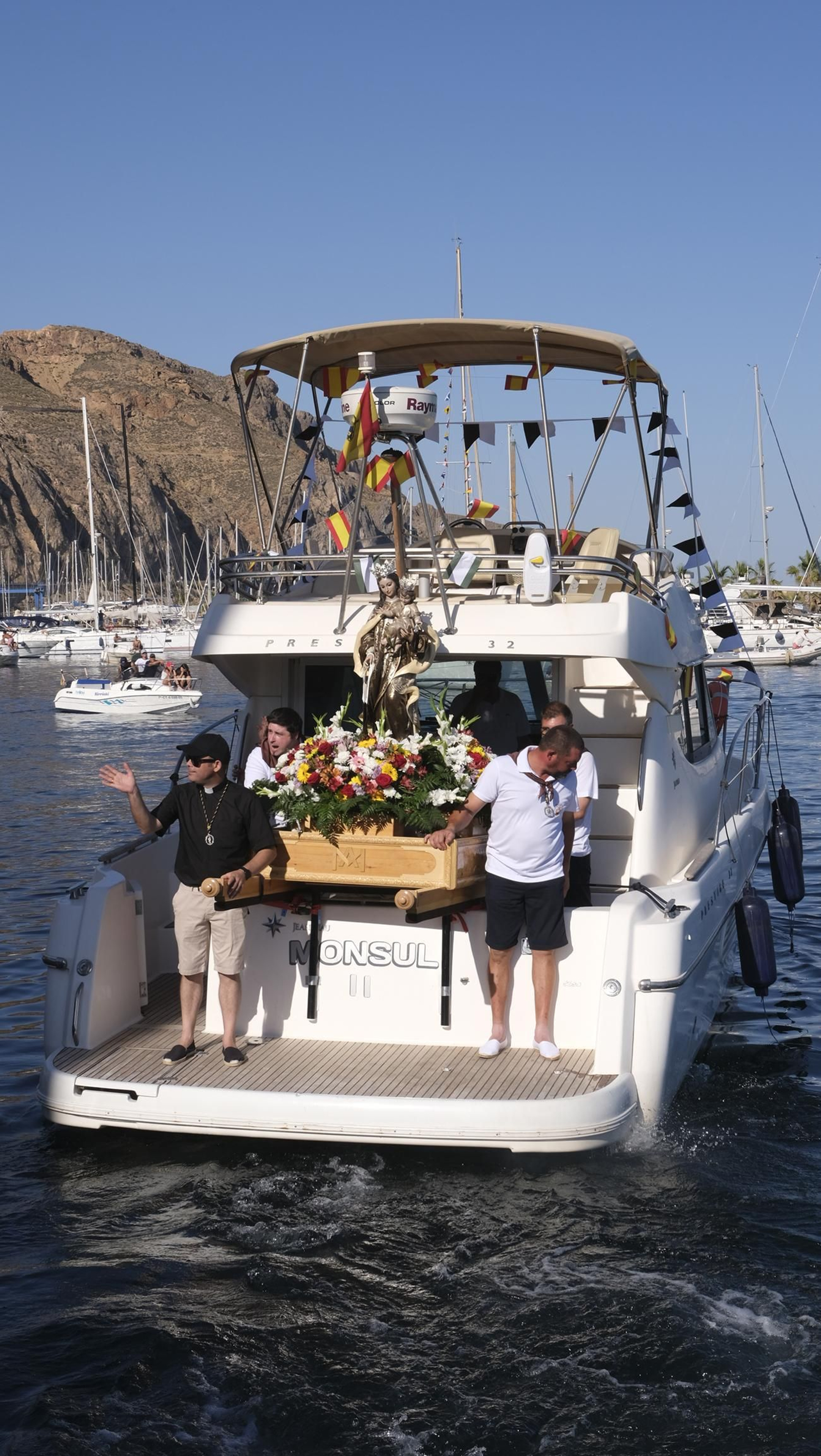 Procesión marinera de la Virgen del Carmen en Aguadulce