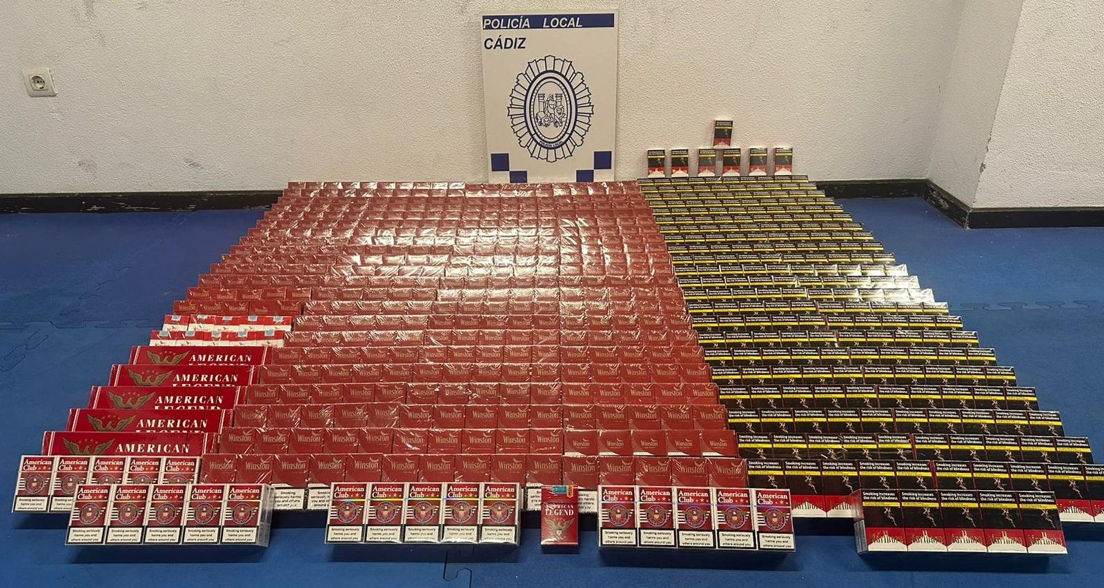 1.400 cajetillas de tabaco de contrabando intervenidas por la Policía Local de Cádiz.