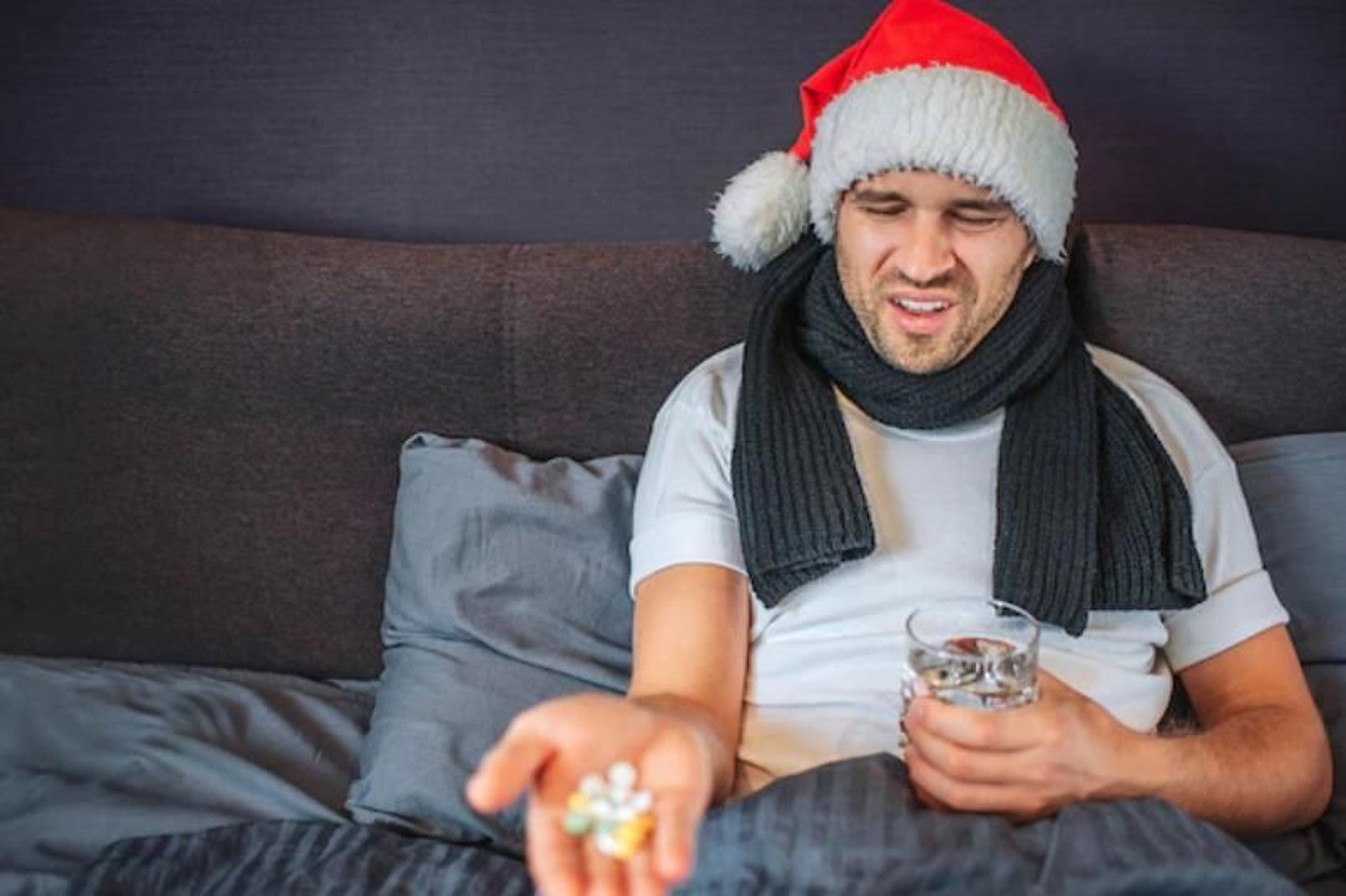 El 'kit' de fármacos más efectivos que te ayudarán con la resaca tras las reuniones navideñas