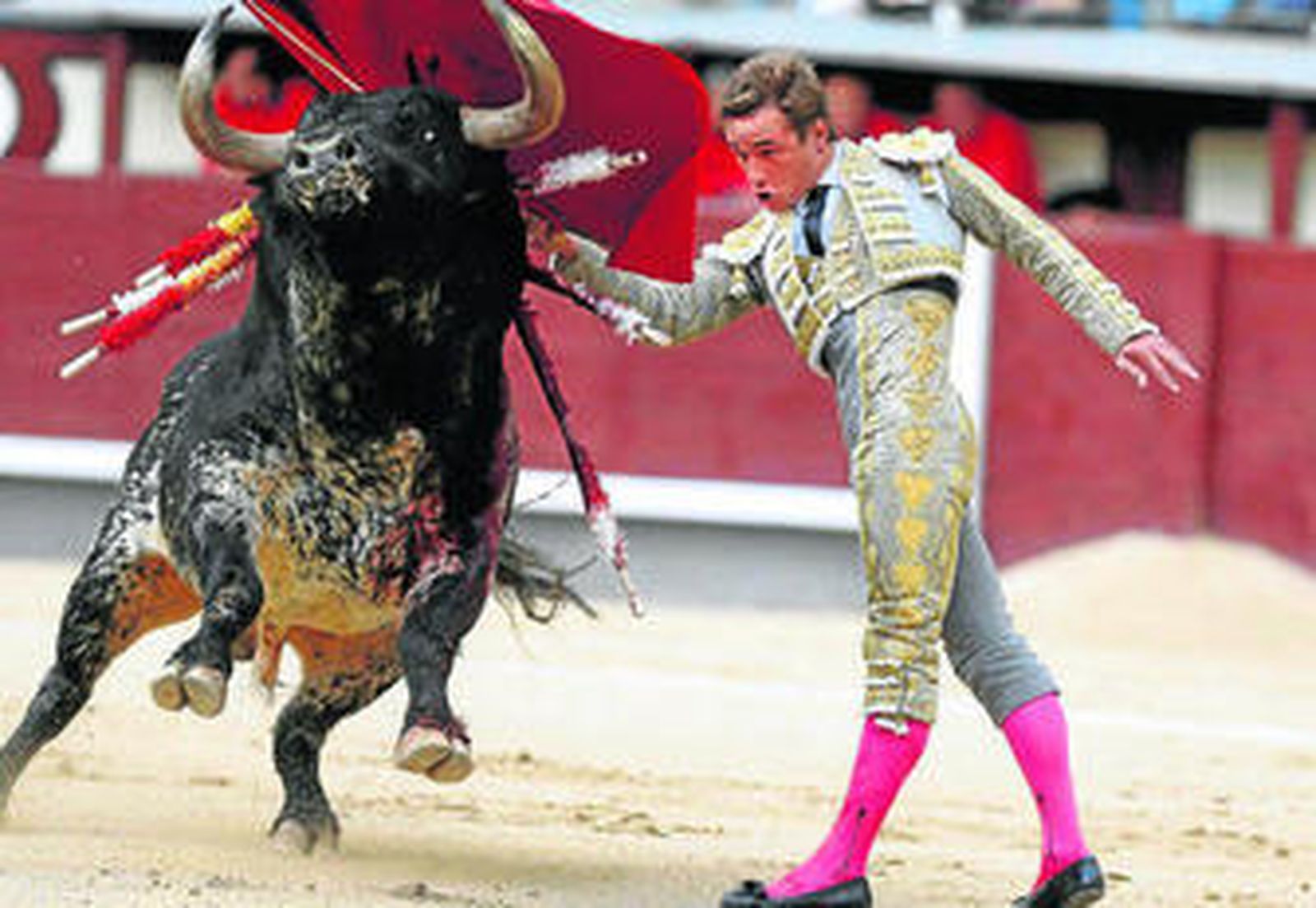 Juan Bautista, en un pase de pecho a su primer toro.