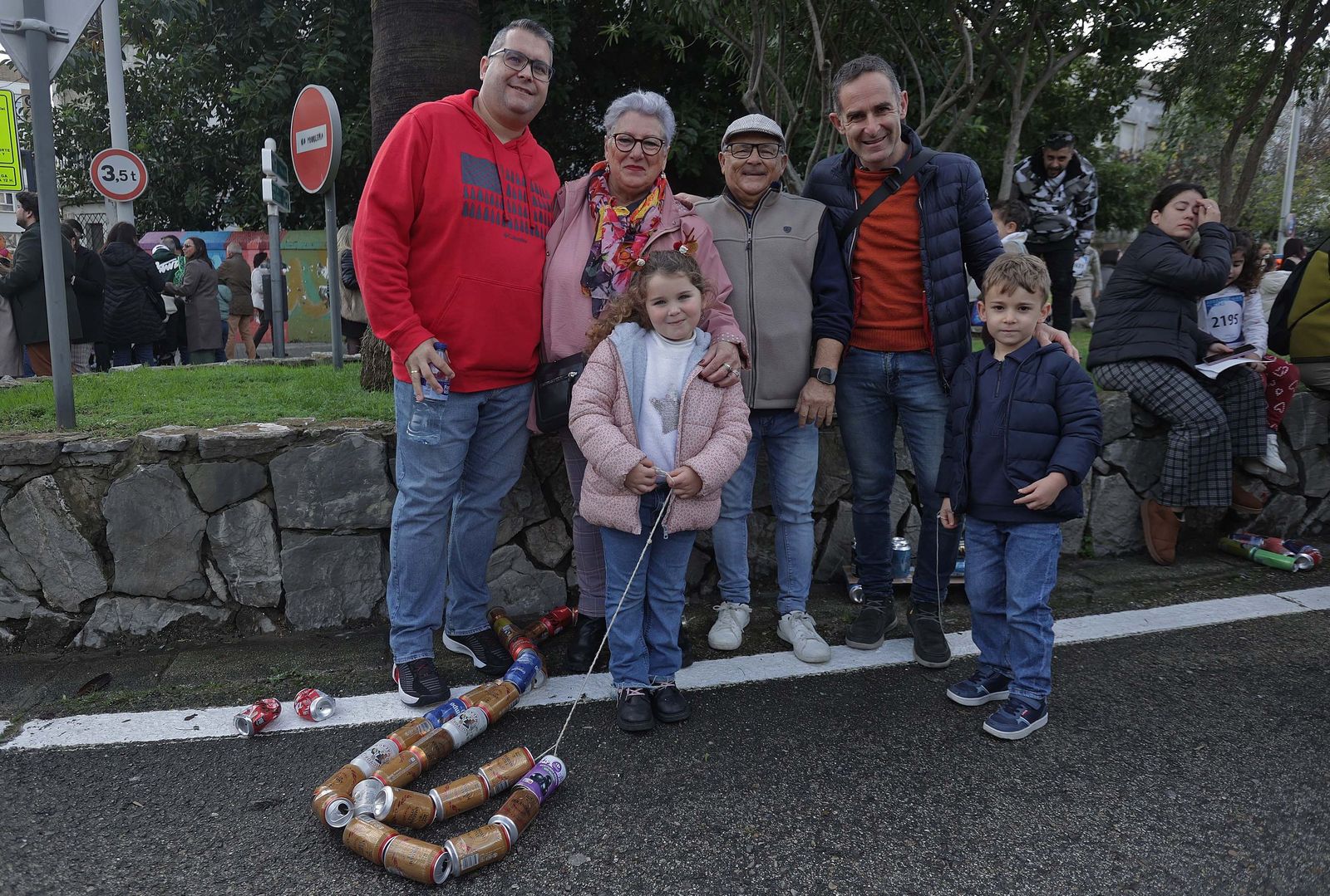 Búscate en el multitudinario arrastre de latas 2026 en Algeciras