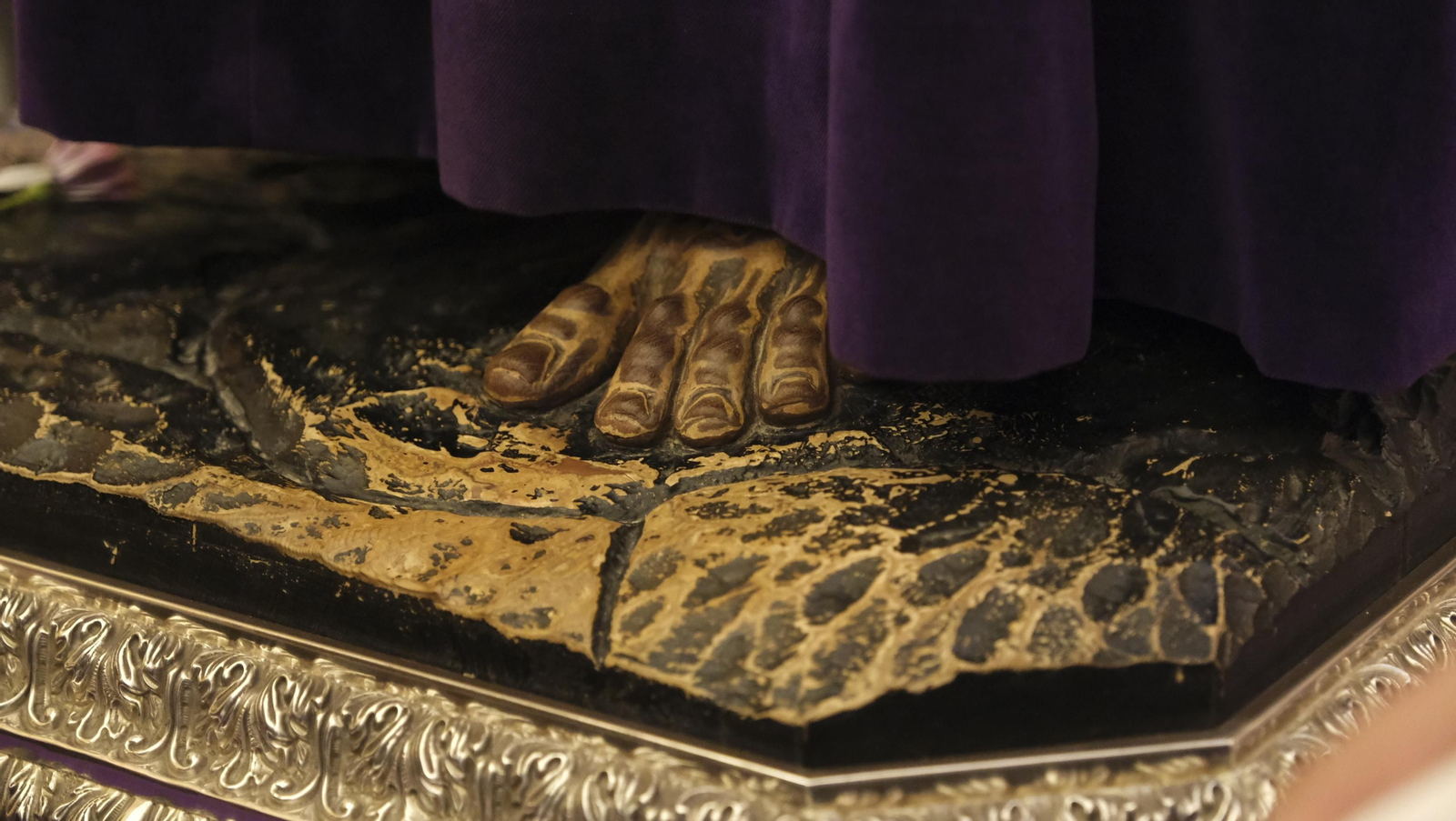 Imágenes del multitudinario besapiés del Cristo de Medinaceli en la Catedral de Almería