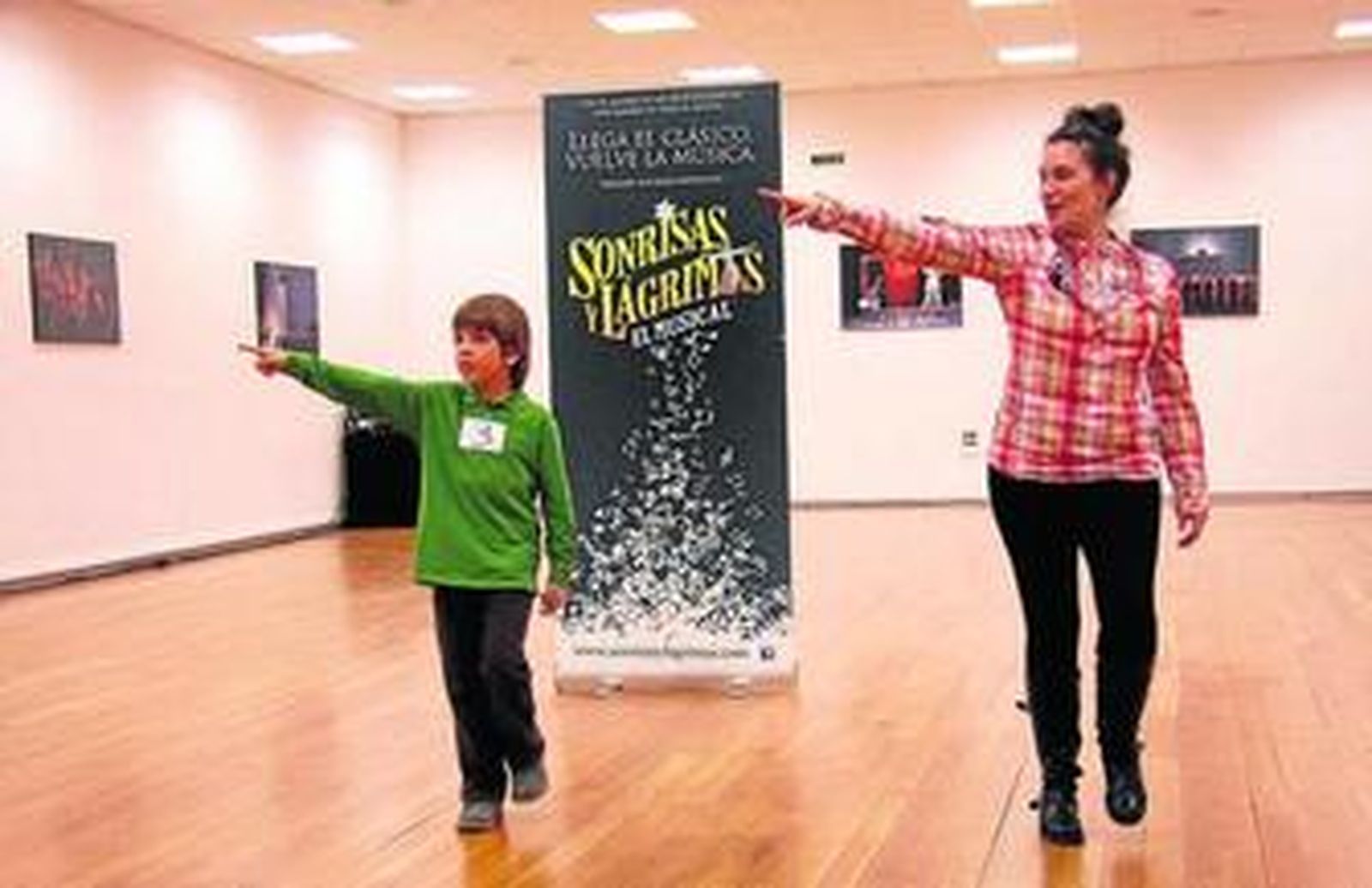 Un instante del 'casting' realizado ayer en el Teatro de la Maestranza para el musical 'Sonrisas y lágrimas'.