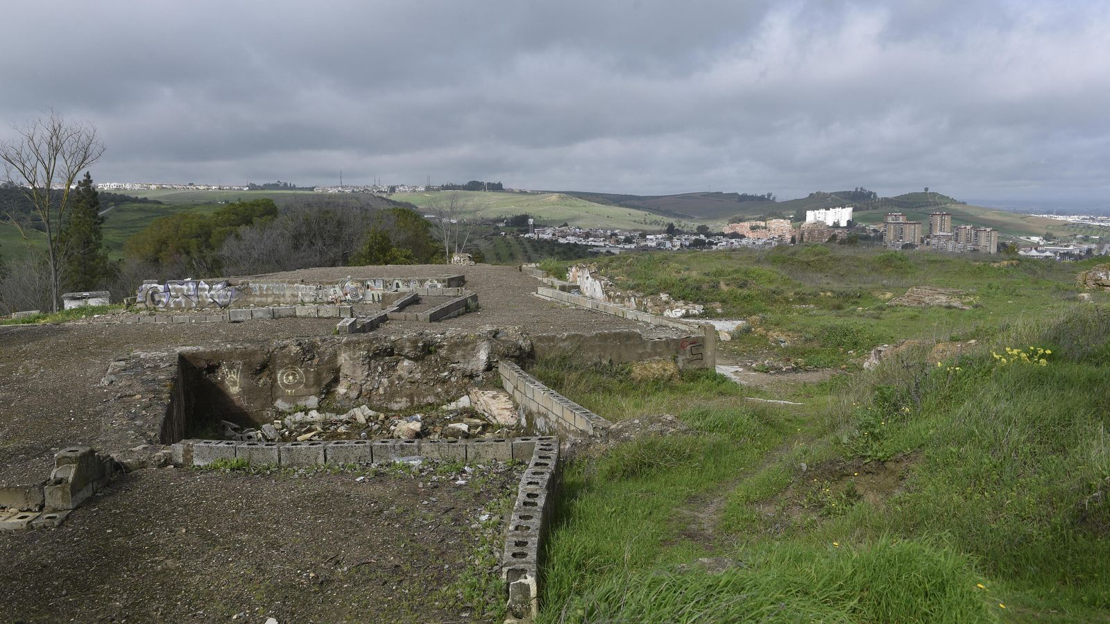 La zona del yacimiento,, en la que se taparon los restos para su protección tras la excavación, en 2002.