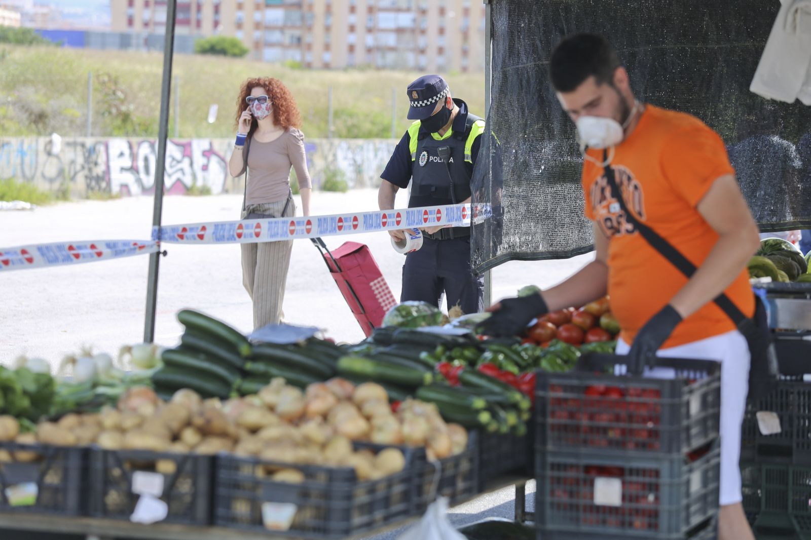 Las fotos del mercadillo de Huelin, en Málaga, en su primer día de desescalada