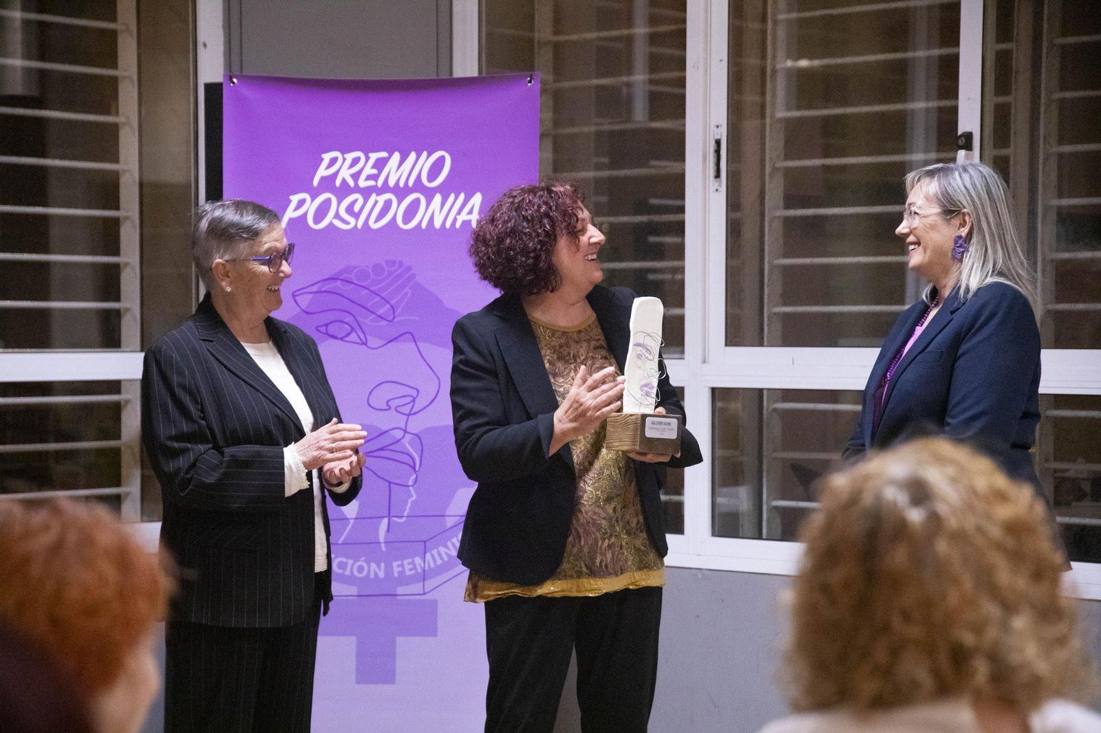 La Plataforma de Acción Feminista en Almería rinde homenaje a las mujeres de la Desbandá con su II Premio ‘Posidonia’ a Loli Sierra, vicepresidenta de la Asociación Memorialista de la Desbandá, en imágenes