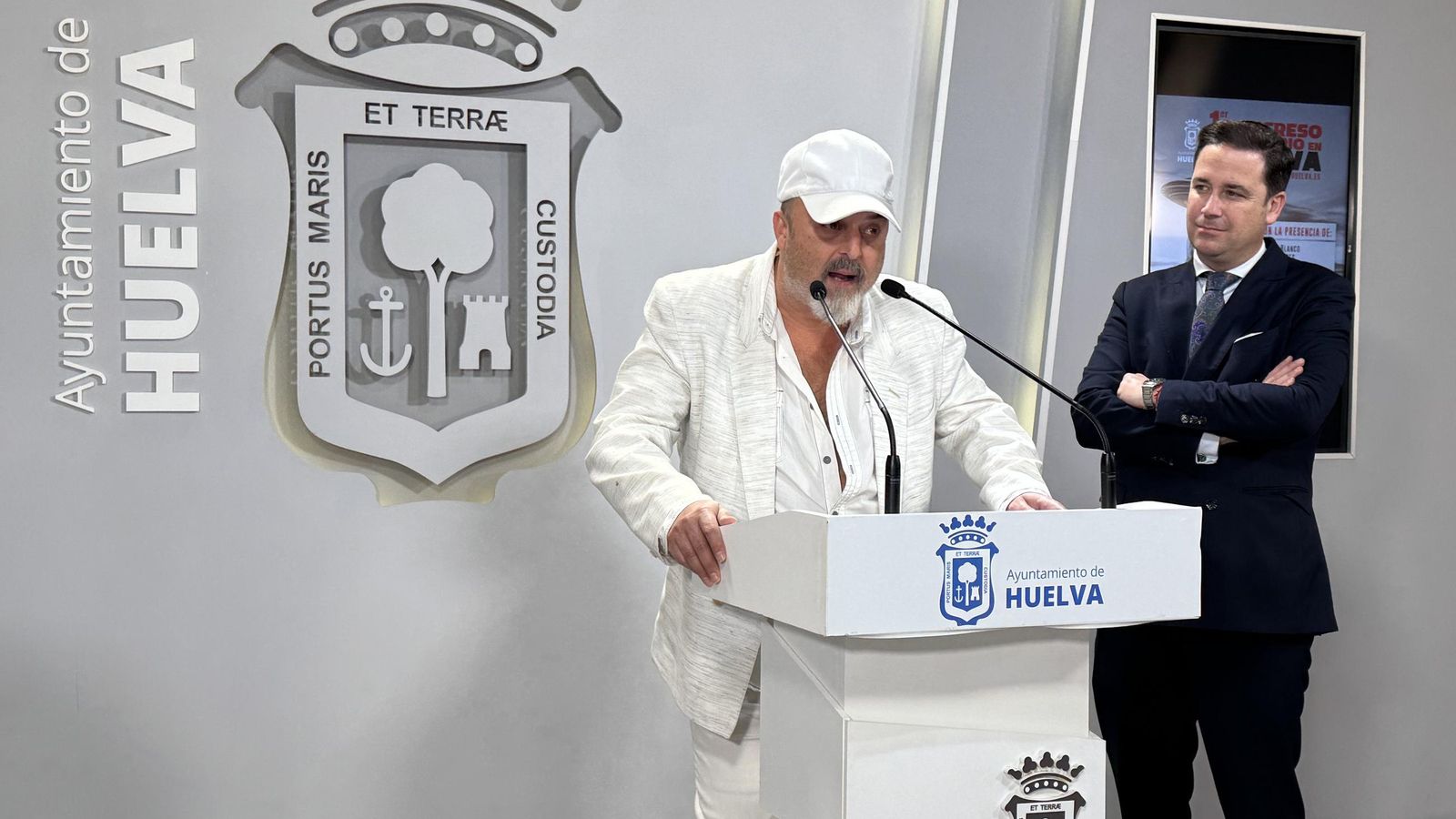 Antonio Pineda junto a Nacho Molina durante la presentación del I Congreso del Misterio.